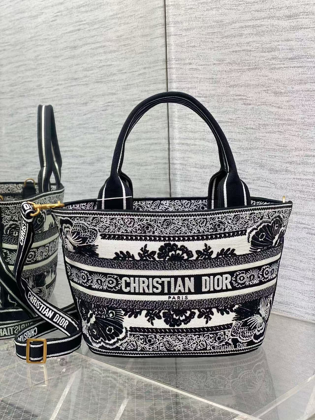 DIOR Christmas Embroidery Bag - cnluxepick