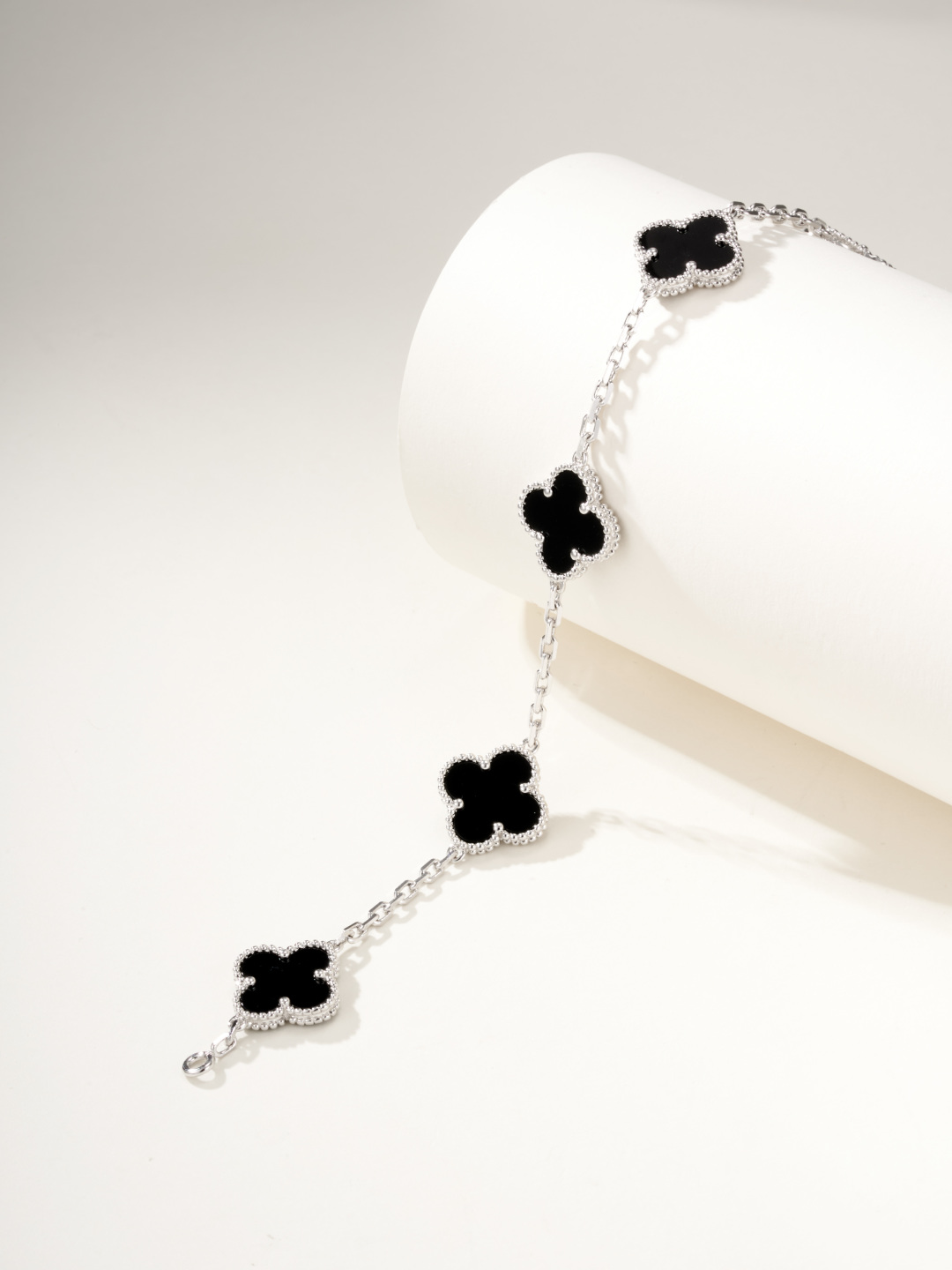 White gold and black agate bracelet - cnluxepick