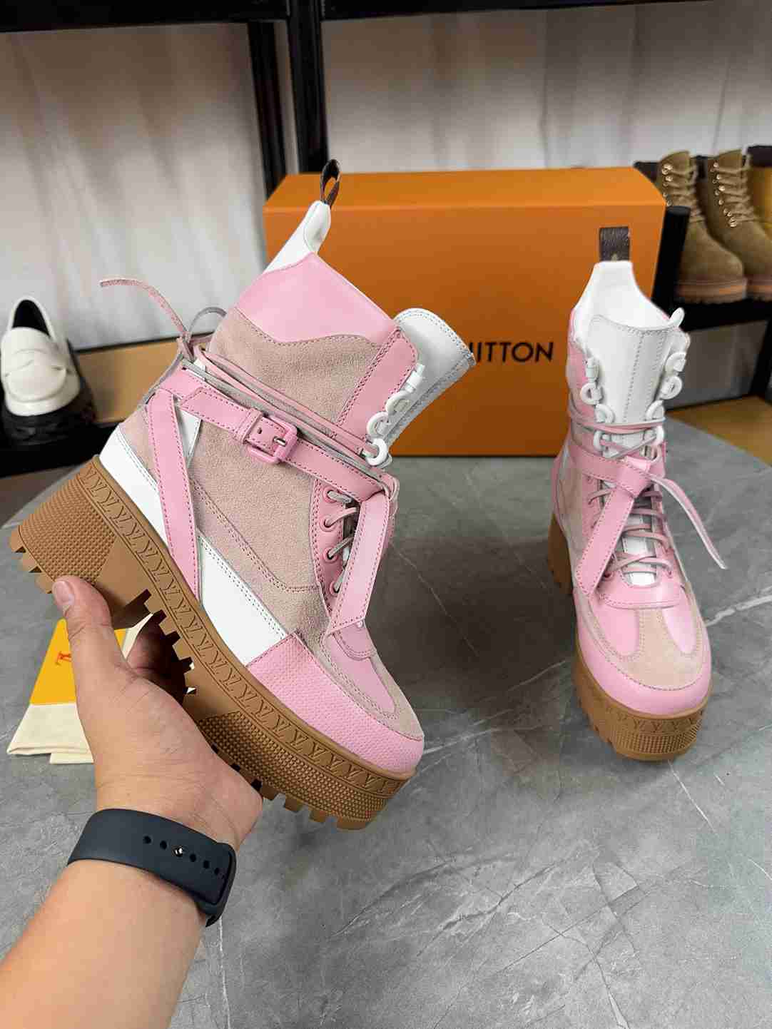 Louis Vuitton Laureate Platform Desert Boot Rose 1Ad23N