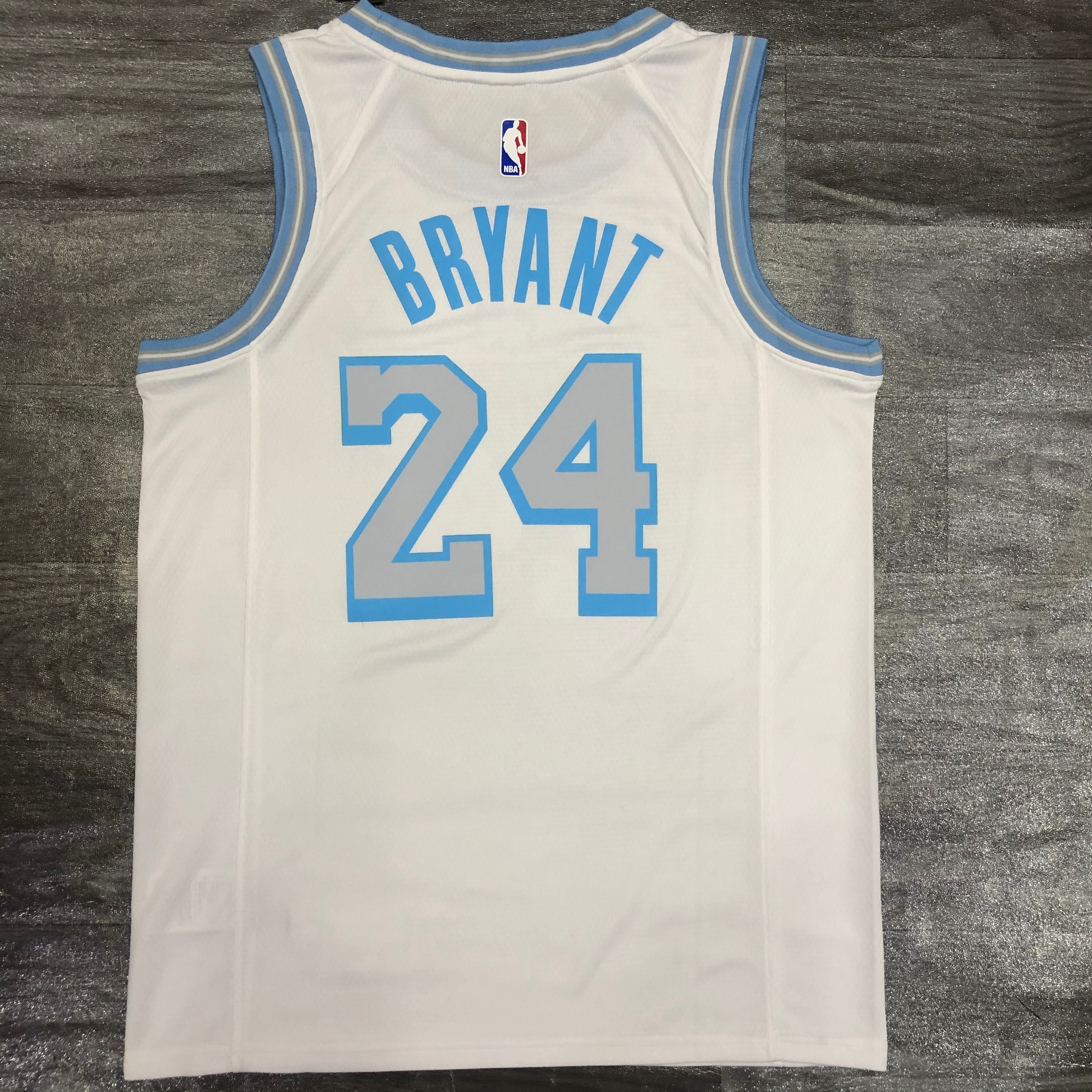 21 Season Lakers Retro White #24