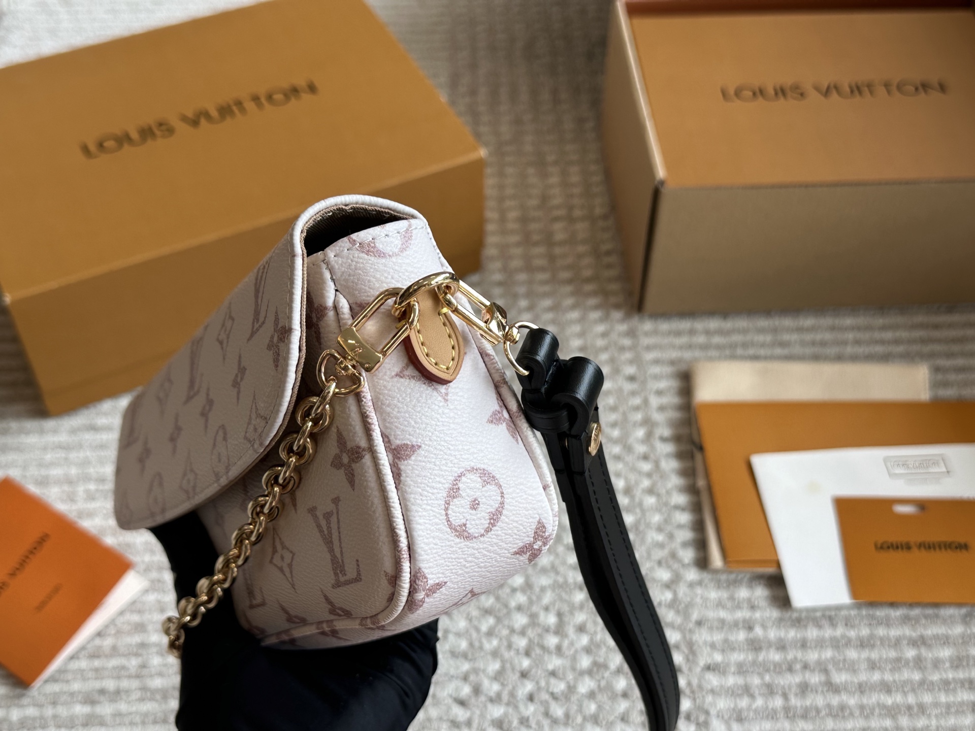 LV's popular Ivy Woc Mahjong bag - cnluxepick
