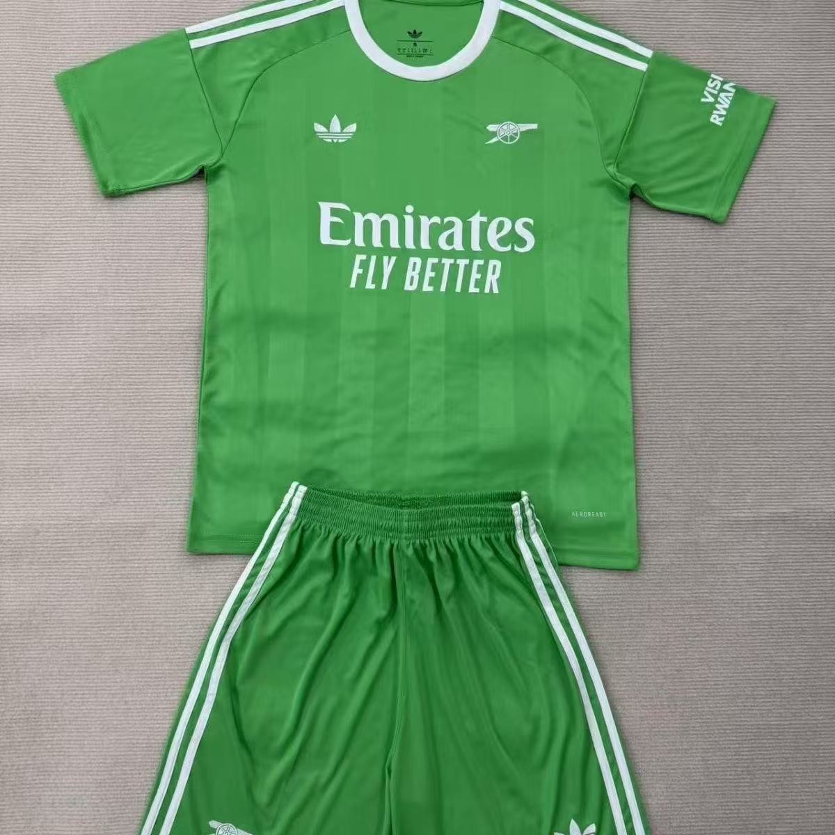 Arsenal 25 26 goalkeeper shirt fan version