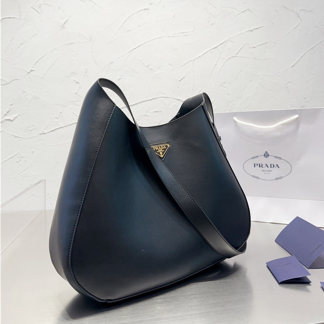 Prada Preto Large Leather Shoulder Bag With Top Stitching Black 37C
