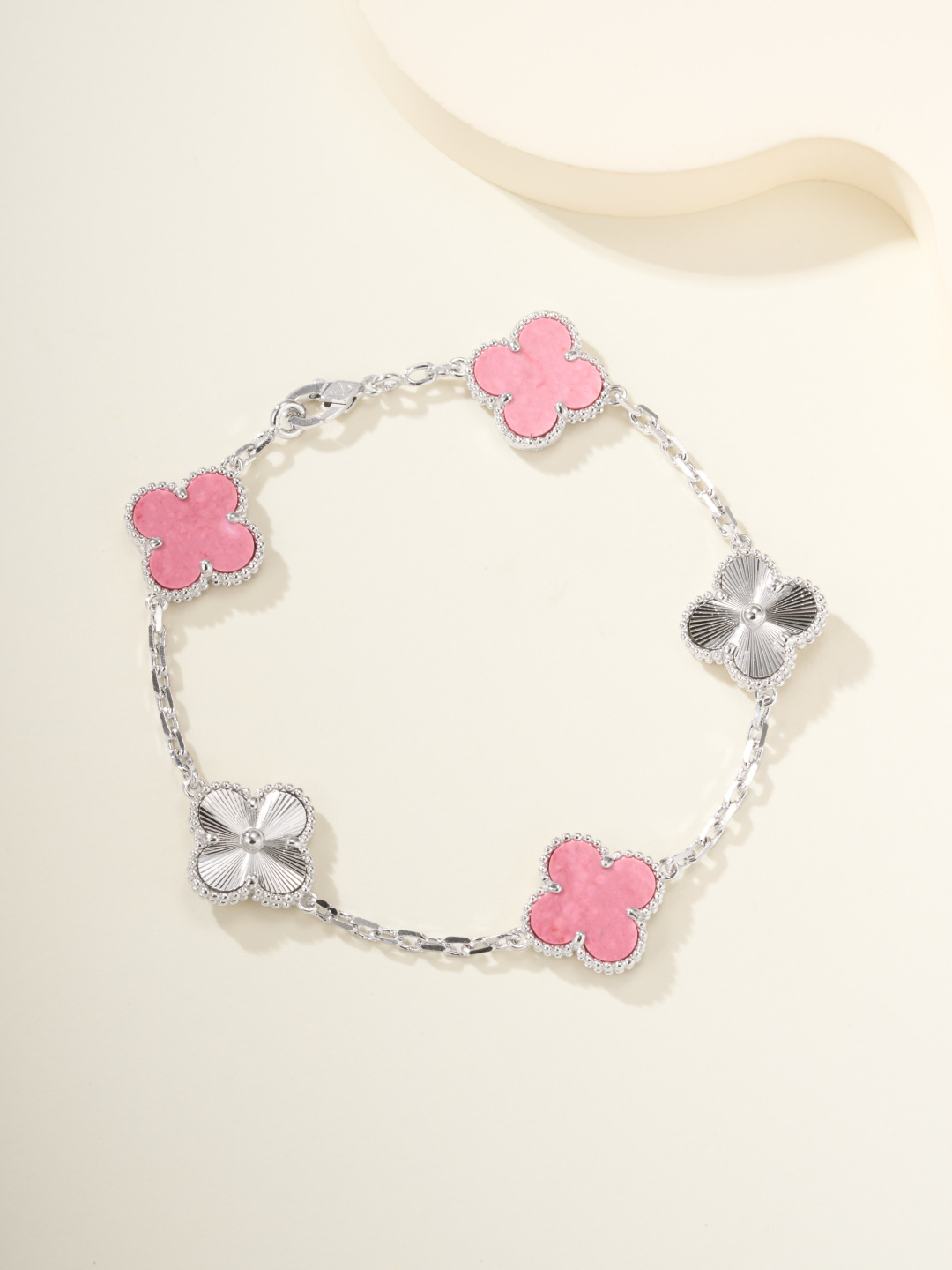 Van Cleef & Arpels carved rose stone five-flower bracelet - cnluxepick