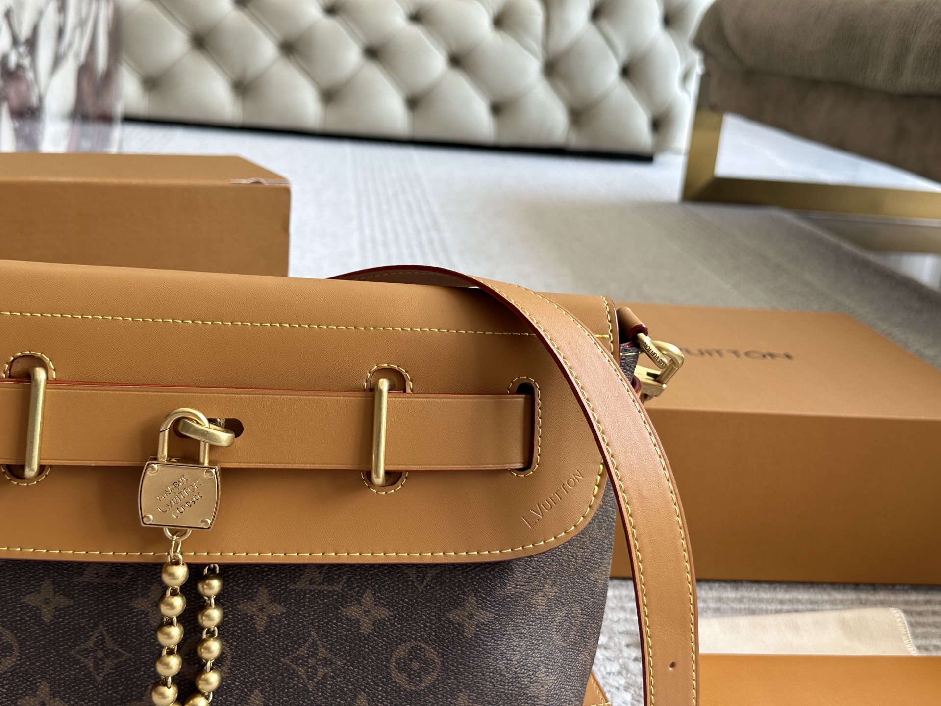 LV new messenger bag - cnluxepick
