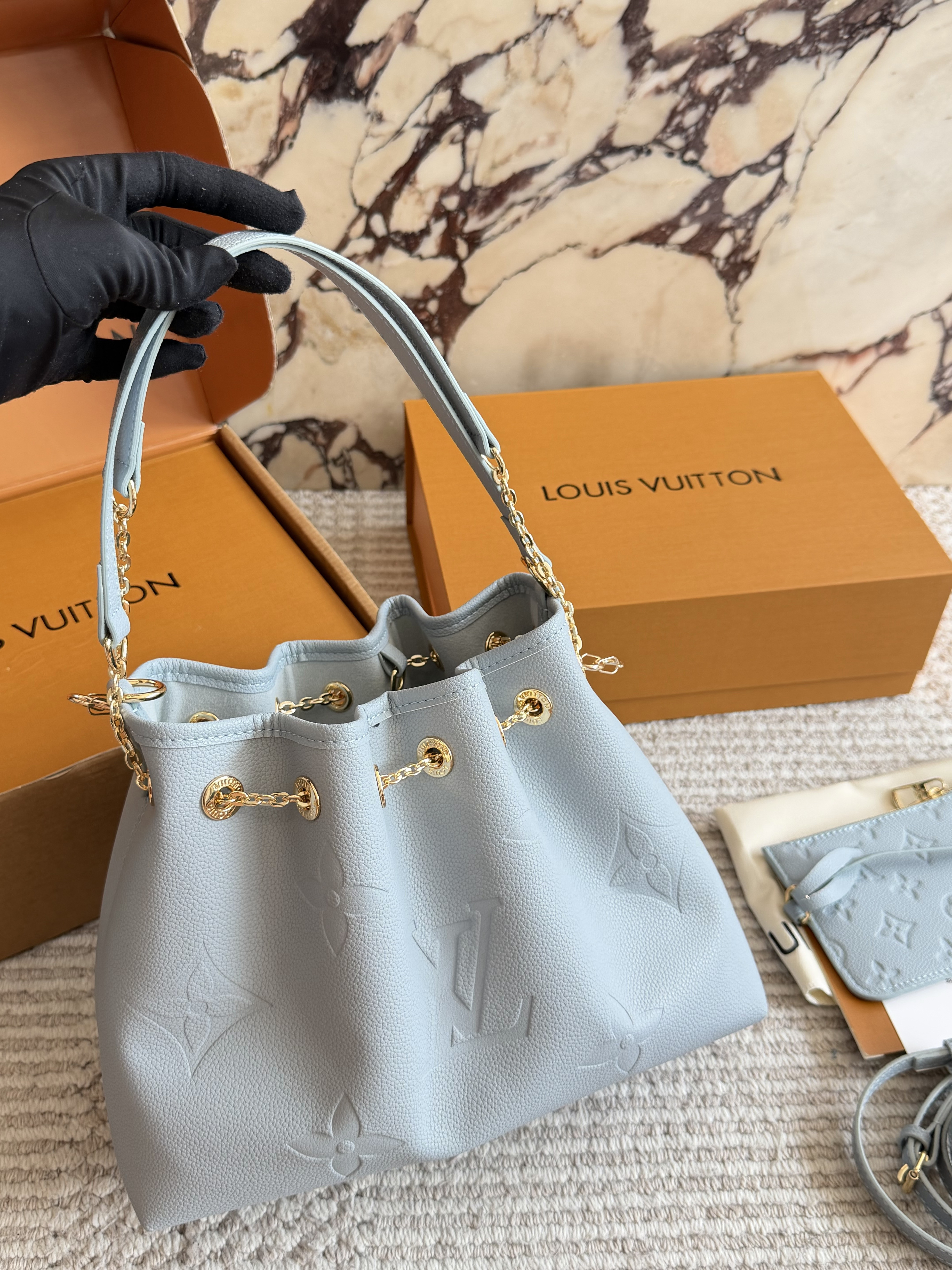 LV's new bucket bag - cnluxepick