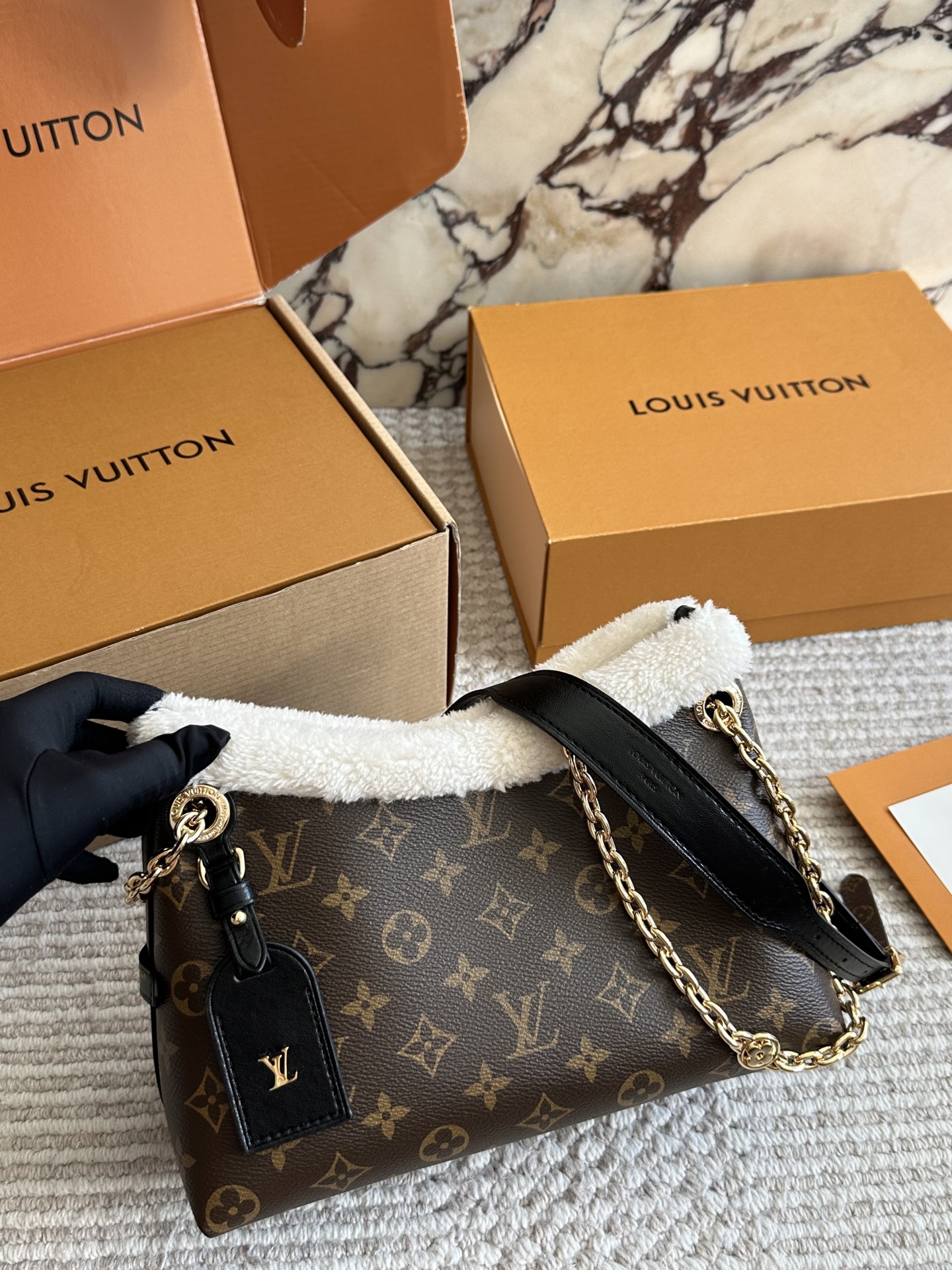LV Carryall shoulder bag - cnluxepick