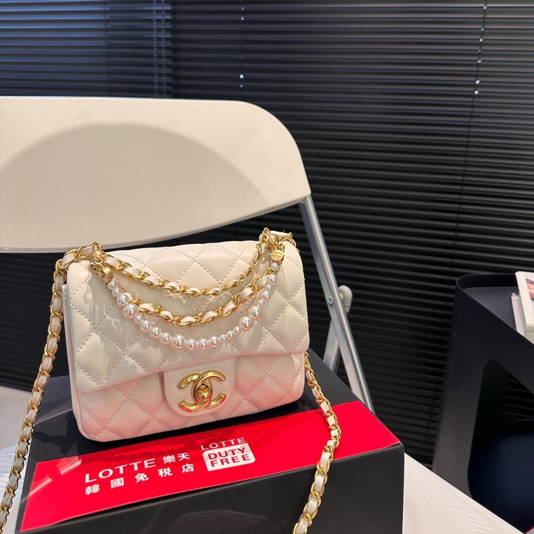 Chanel Flap Bag Gold Hardware With Chain White 17Cm/6.6in