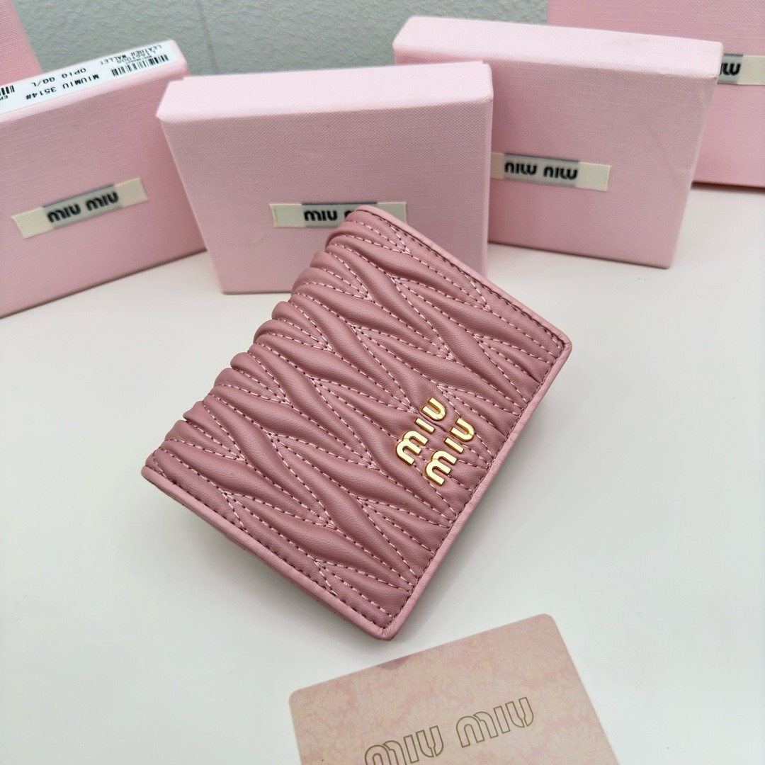 MiuMiu new wallet is classic and practical - cnluxepick