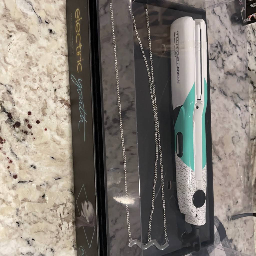 Paul Mitchell Pro Tool Electric Youth Express Ion Smooth+ Flat Iron 1.25 inch