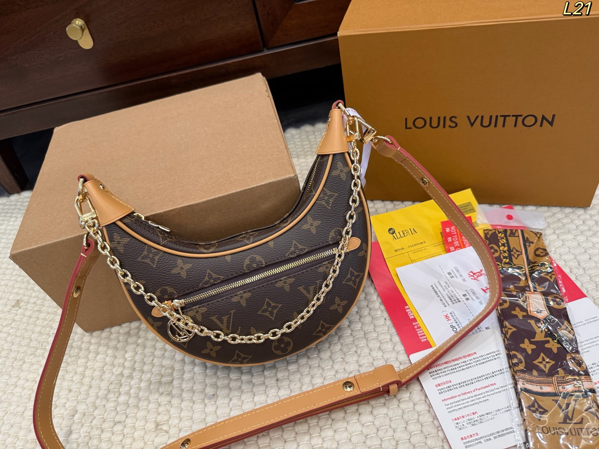 LV Underarm Bag   Crescent Bag - cnluxepick