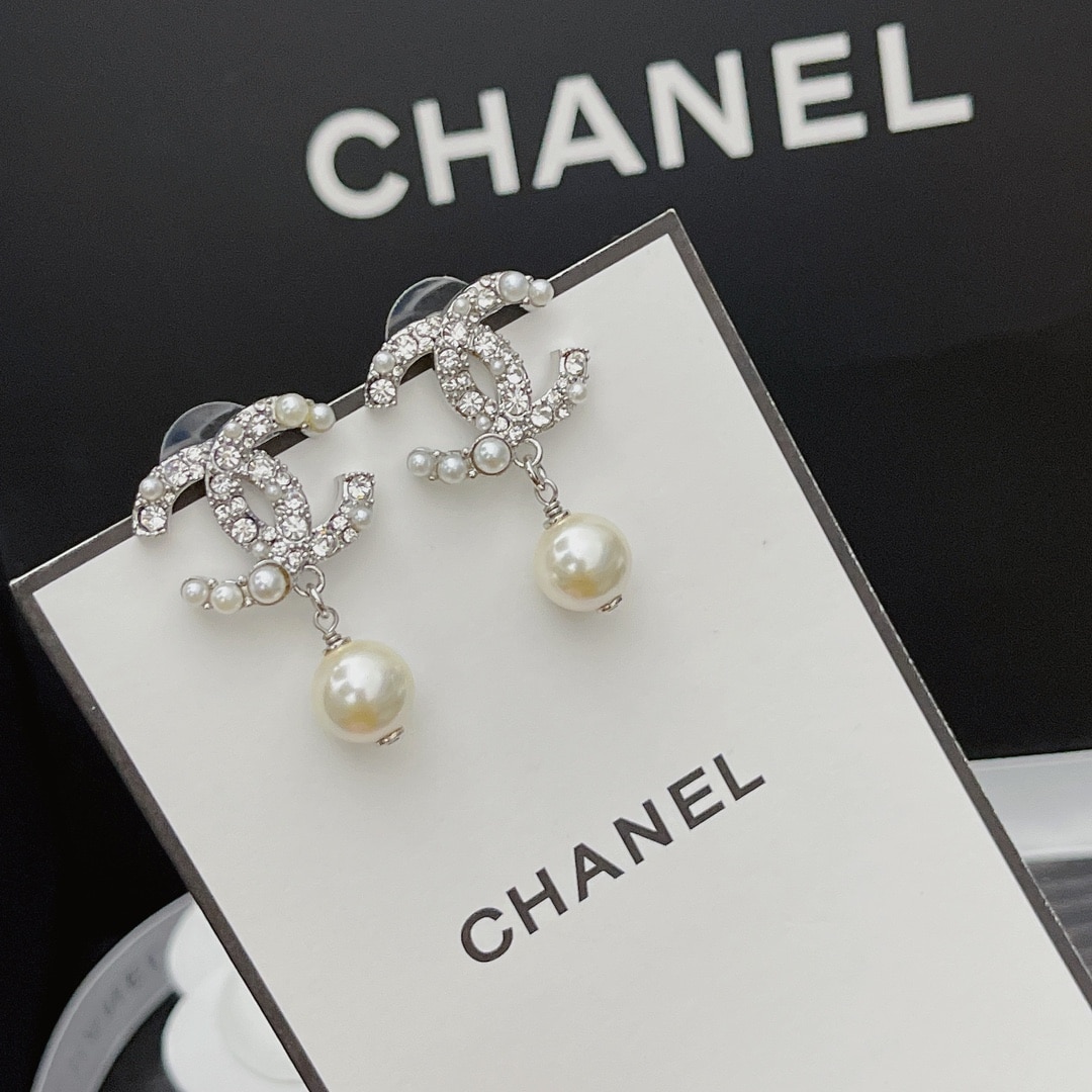 Chanel Silver Tone Metal Cc Pin Brooch Encrusted With Faux Pearls