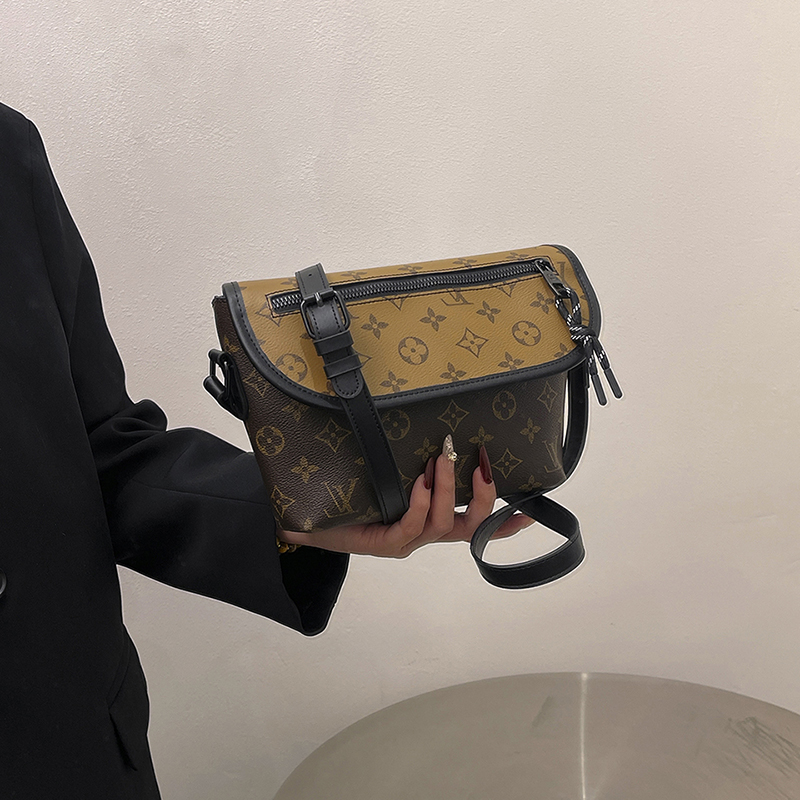 Louis Vuitton flip bag new retro small square bag women's versatile handbag single shoulder men's crossbody bag - cnluxepick