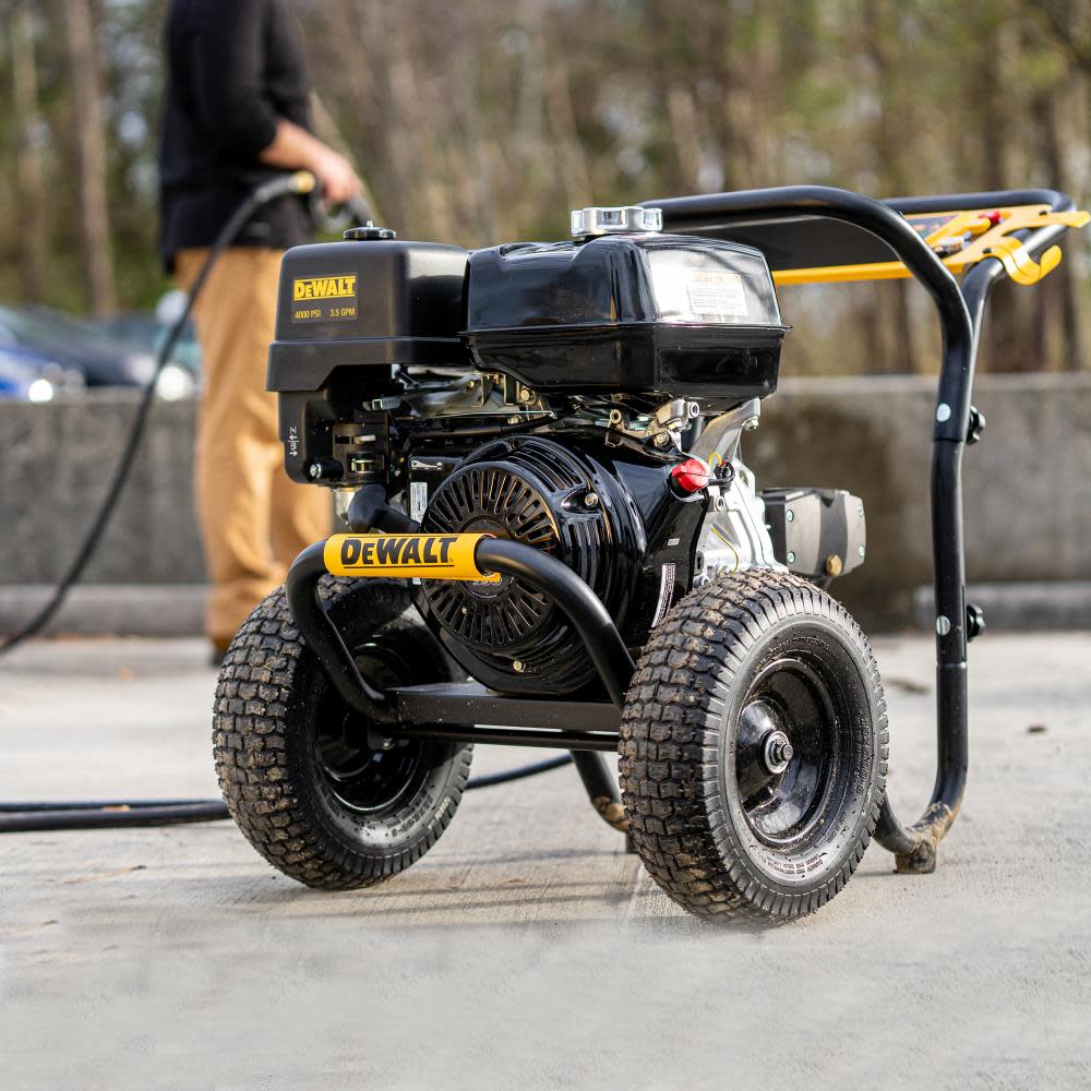 DEWALT Professional Gas Pressure Washer 4000 PSI at 35 GPM with AAA Triplex Plunger Pump Cold Water 49 State