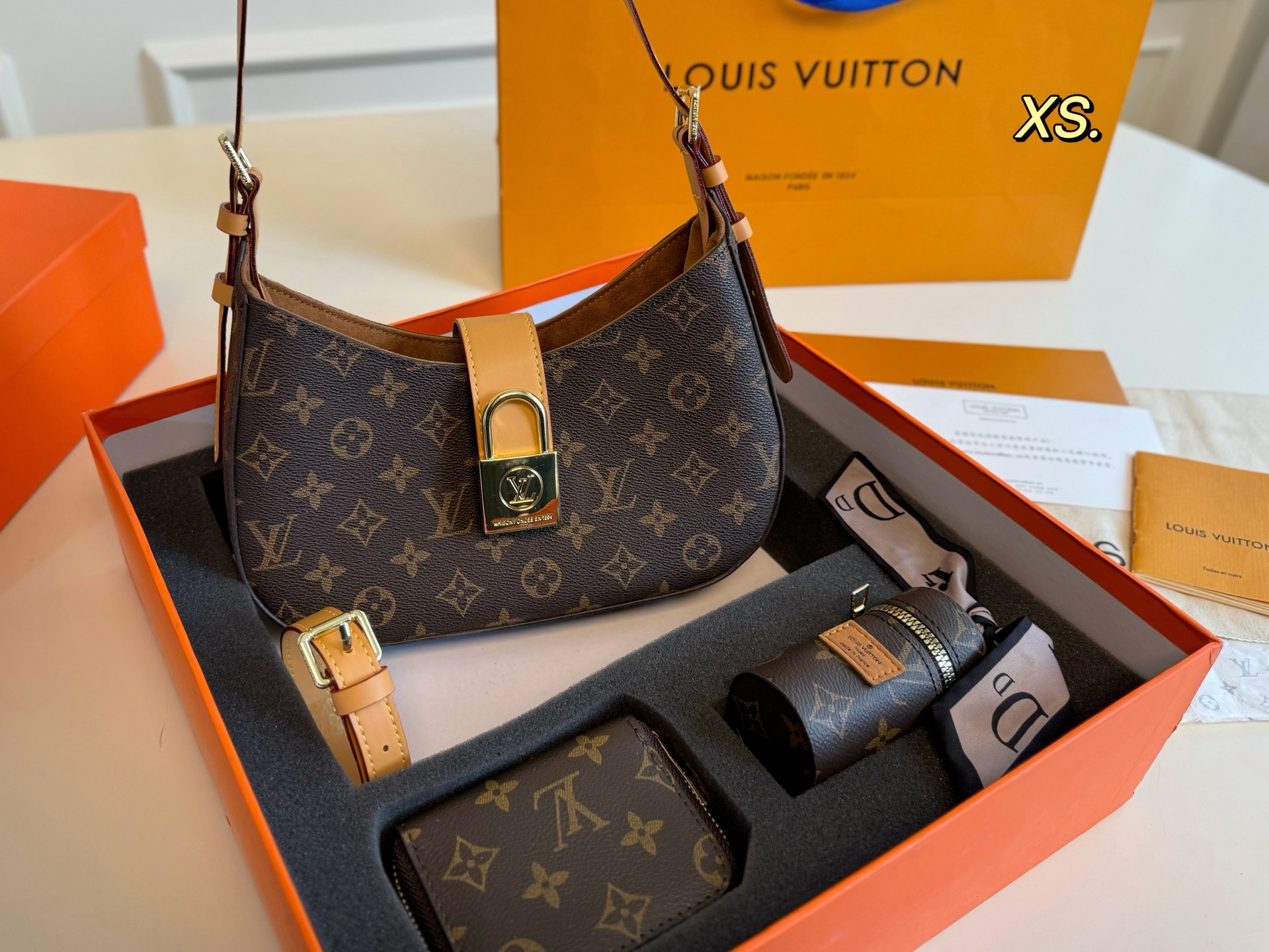LV Low key shoulder lock armpit bag case - cnluxepick