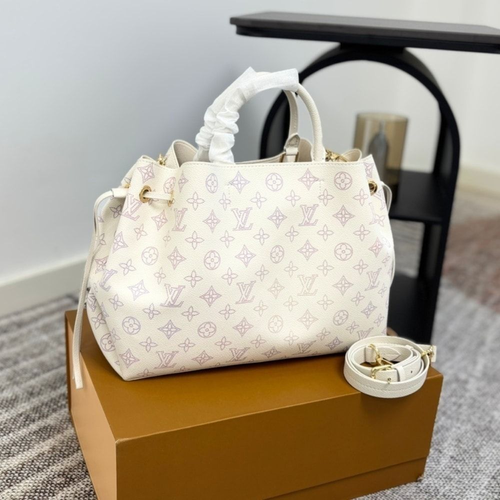 Louis Vuitton Bella Tote Dream Cream 12.6 Inches M15116
