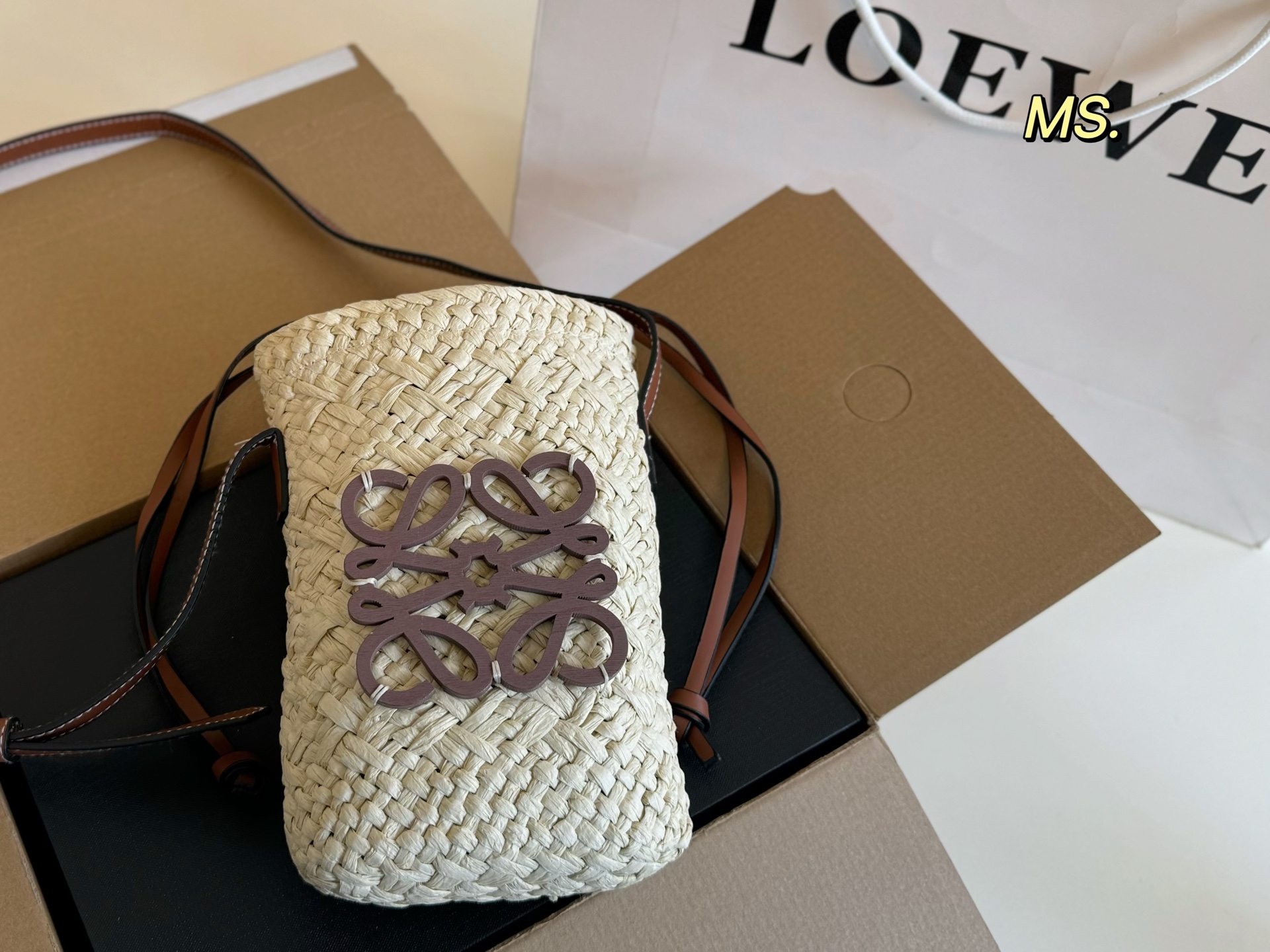 LOEWE new straw drawstring mobile phone bag - cnluxepick
