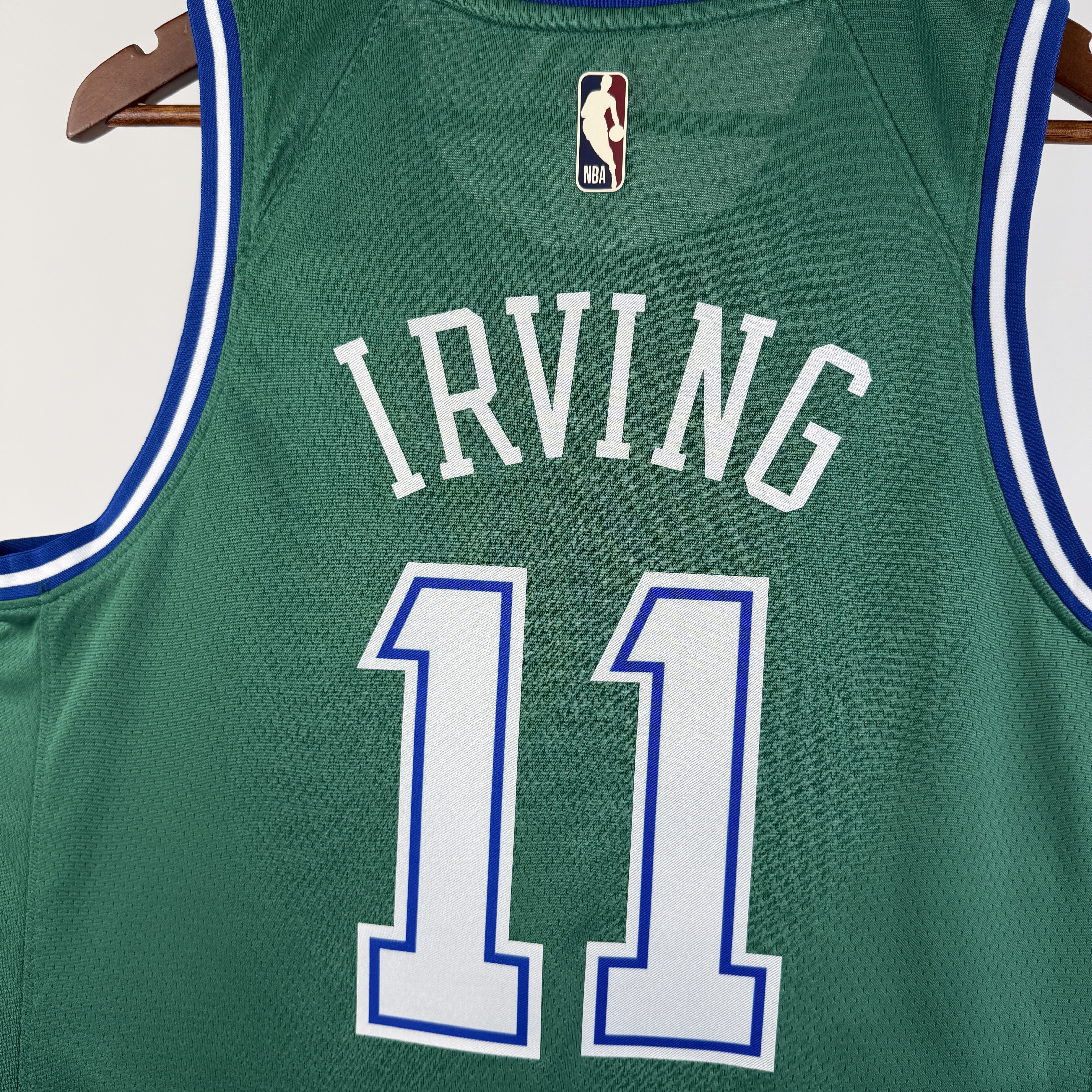 26 Season Mavericks Retro No.11