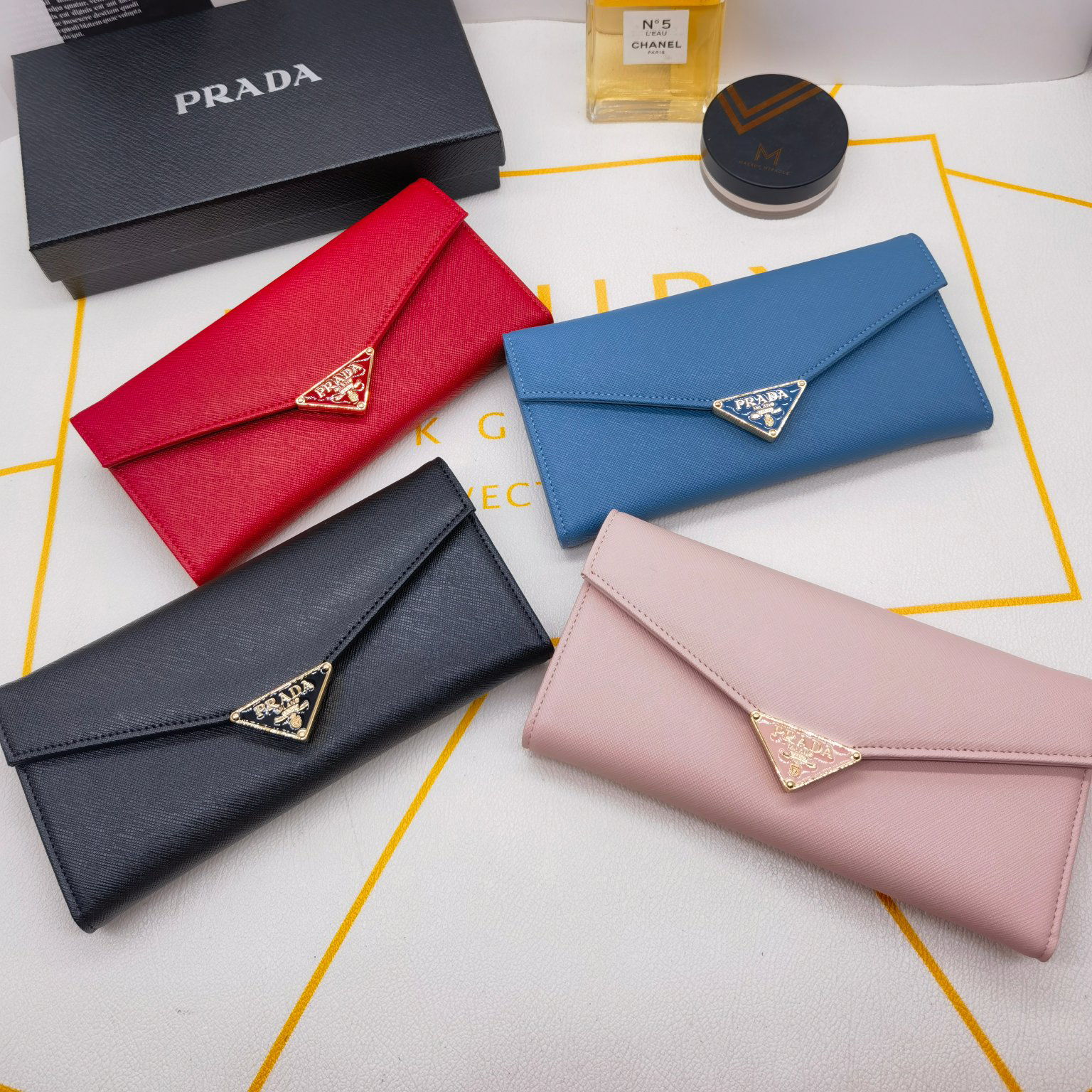 Prada wallet - cnluxepick