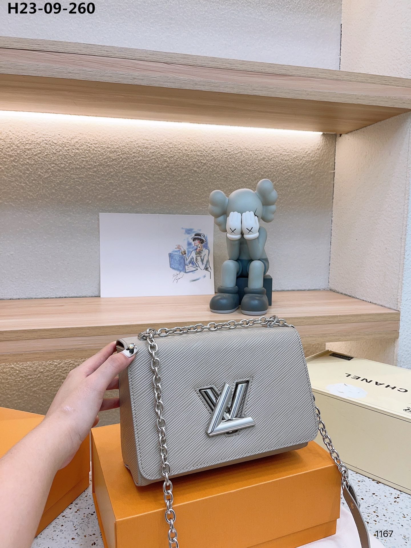Louis Vuitton Twist Mm Bag Grey 23Cm
