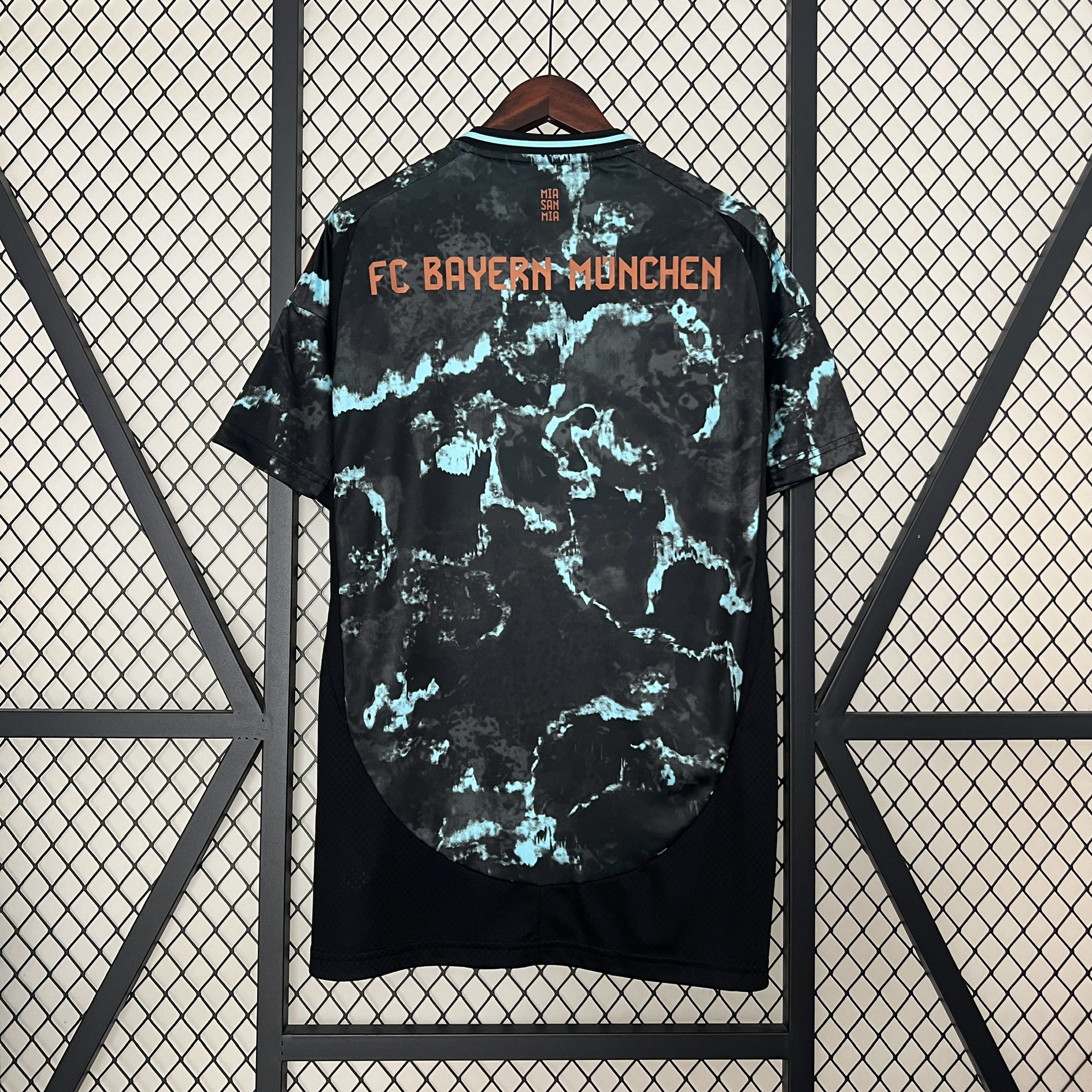 Bayern Munich Away Man Jersey 24/25