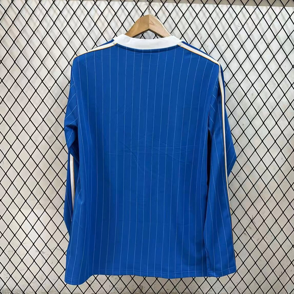 Real Madrid Icons Long Sleeve Man Jersey 25/26