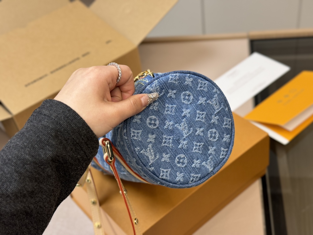 Louis Vuitton Hills Pochette Denim Blue 27Cm M82949