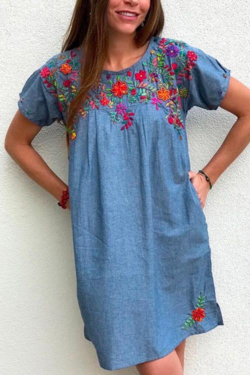 Embroidered Floral Shift Dress with PocketsClistos