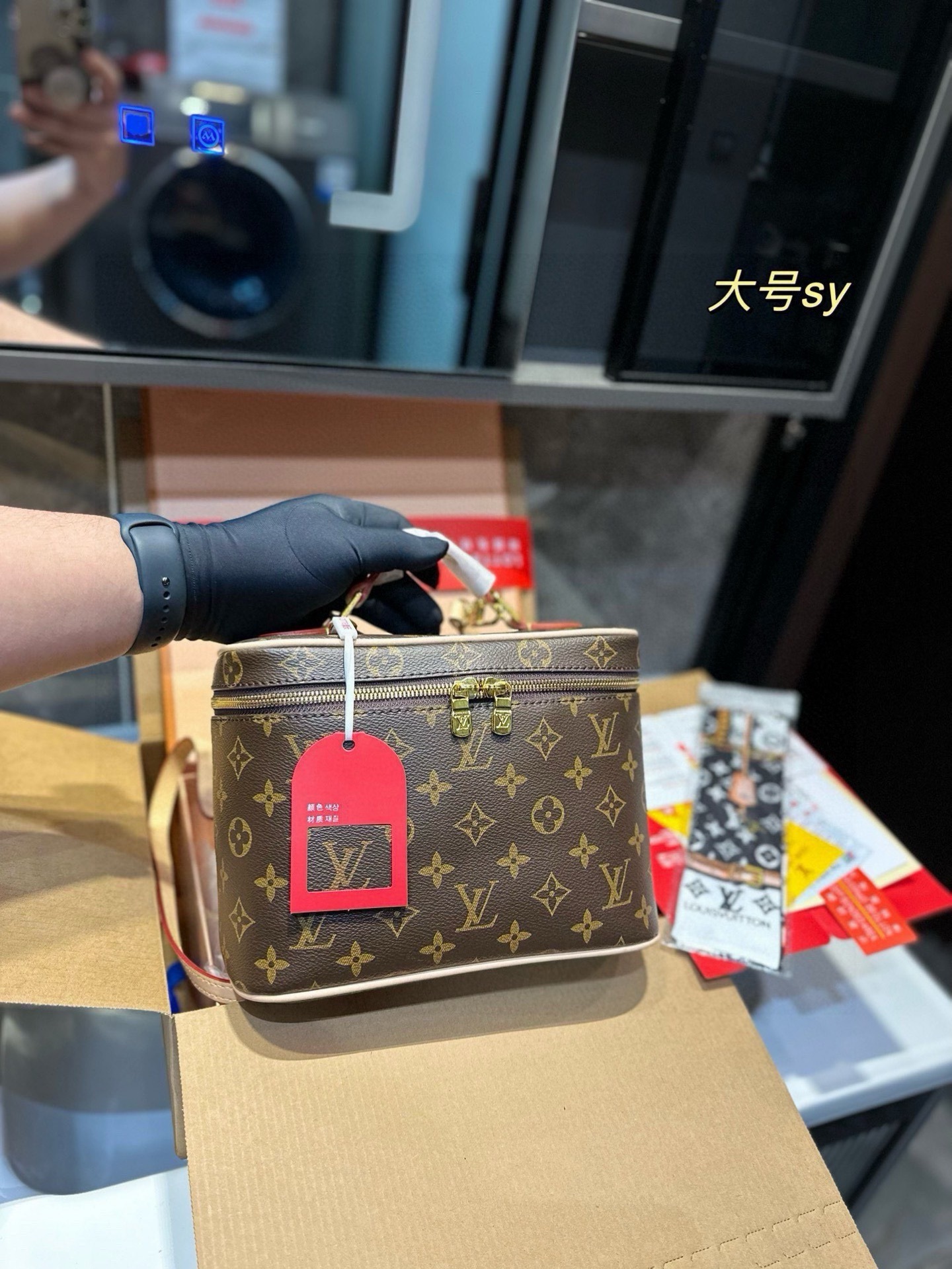 LV Makeup Bag - cnluxepick