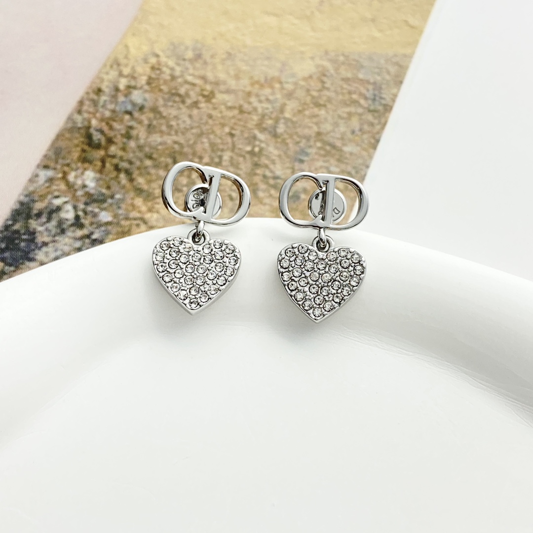 Dior Heart Stud Earrings - cnluxepick