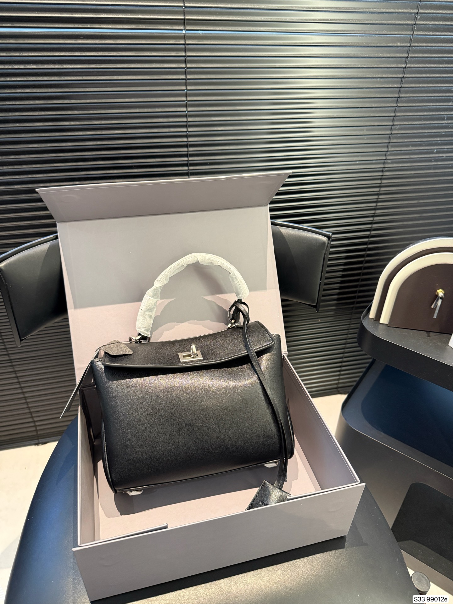 Balenciaga's new RODEO oversized bag - cnluxepick