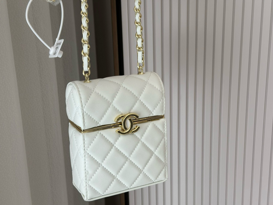 Chanel lipstick bag and coin purse - cnluxepick