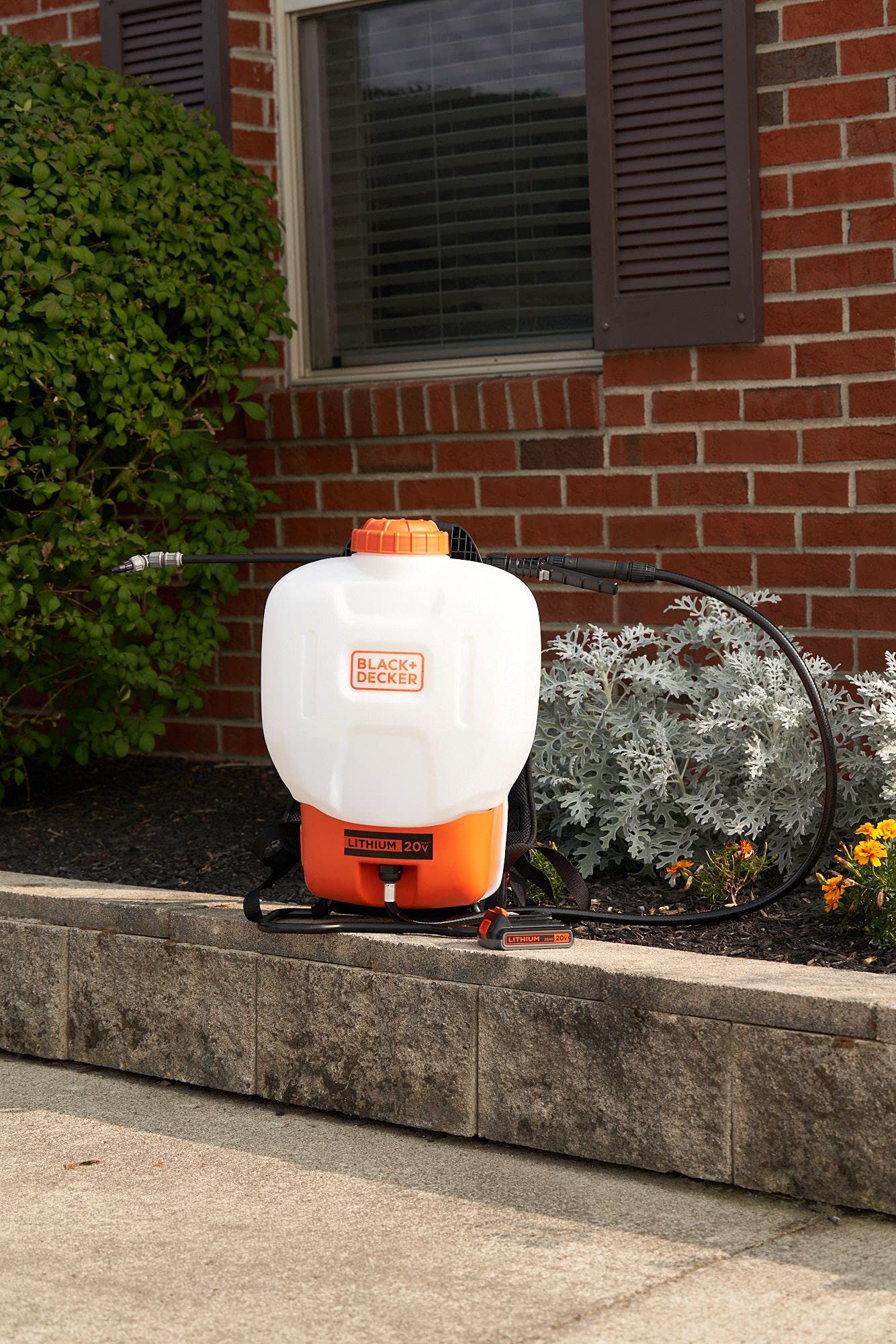 BLACK DECKER Battery 4 Gallon Backpack