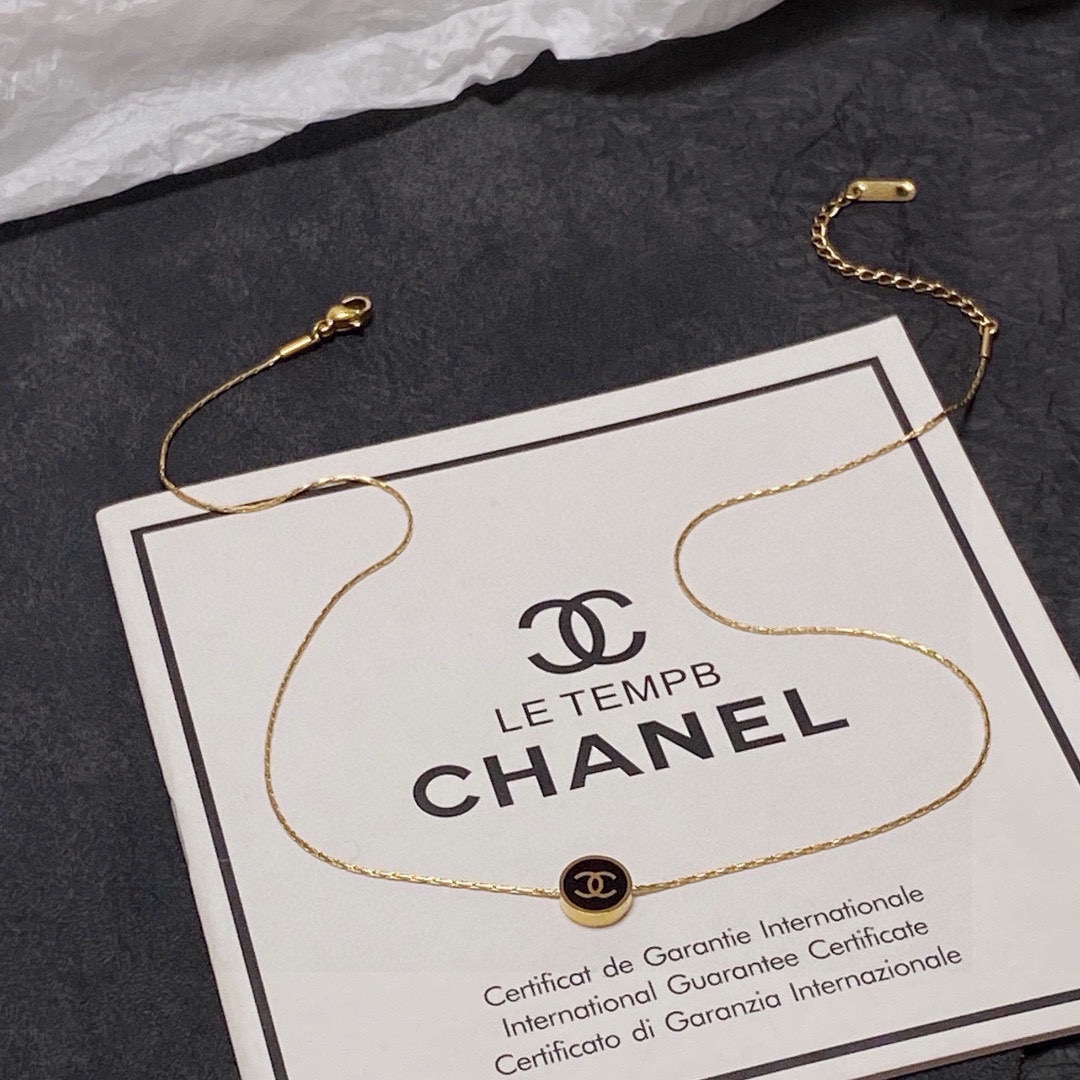 Chanel Black and White Double-Sided Thin Necklace - cnluxepick