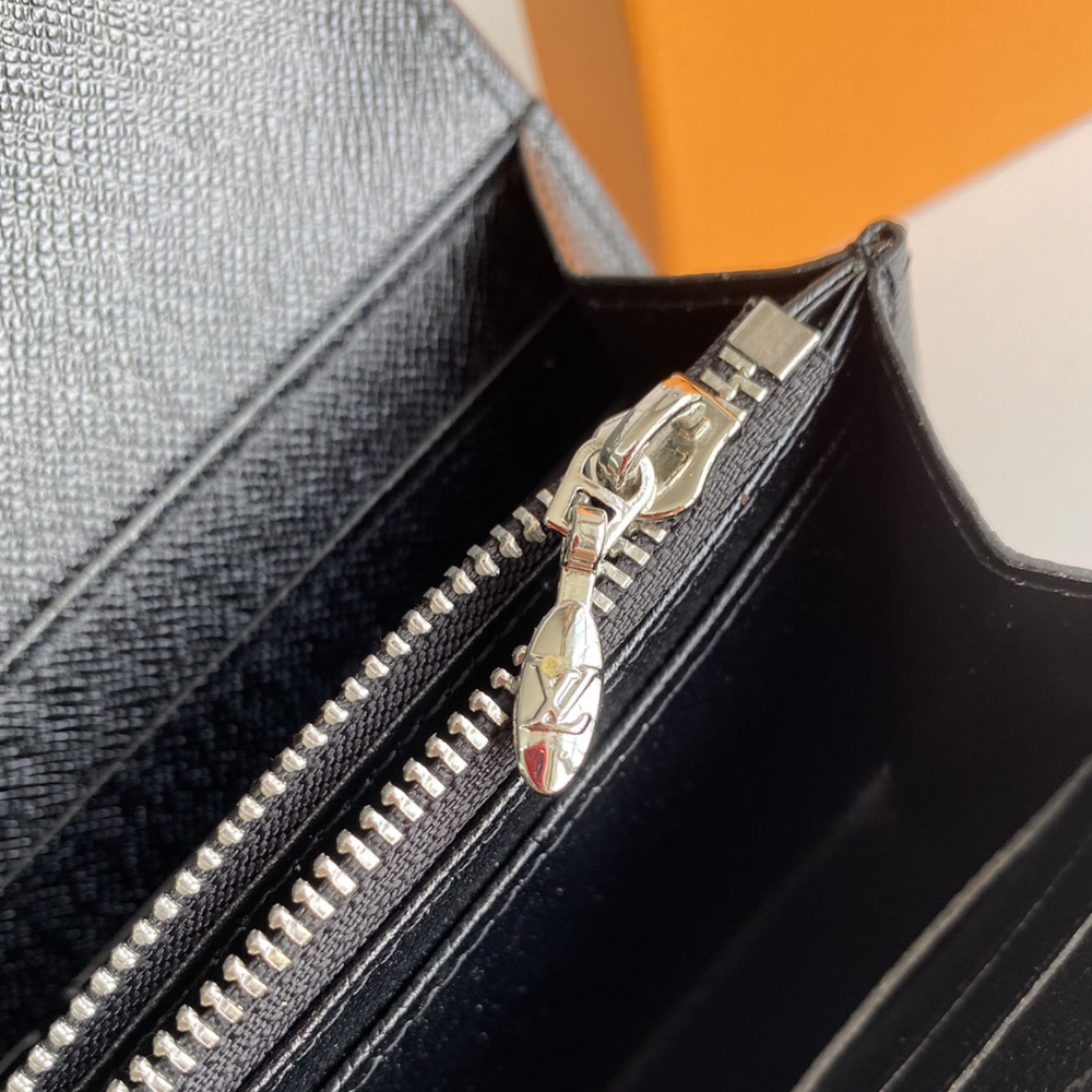 Louis Vuitton Twist Wallet Epi Black 7.5 Inches M67510