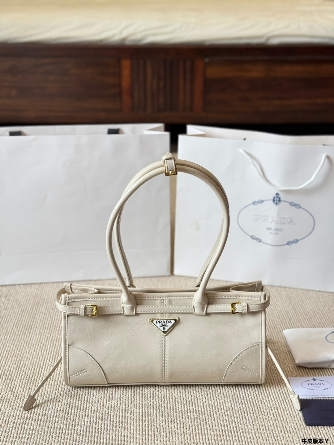 Prada handbags are laid-back and casual - cnluxepick