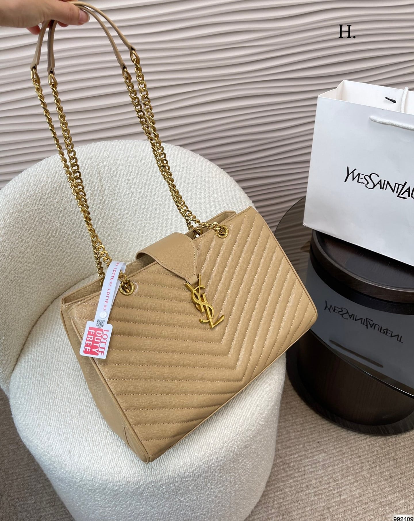 Saint Laurent Grain De Poudre Matelasse Chevron Shopping Bag Gold Hardware Beige 32Cm