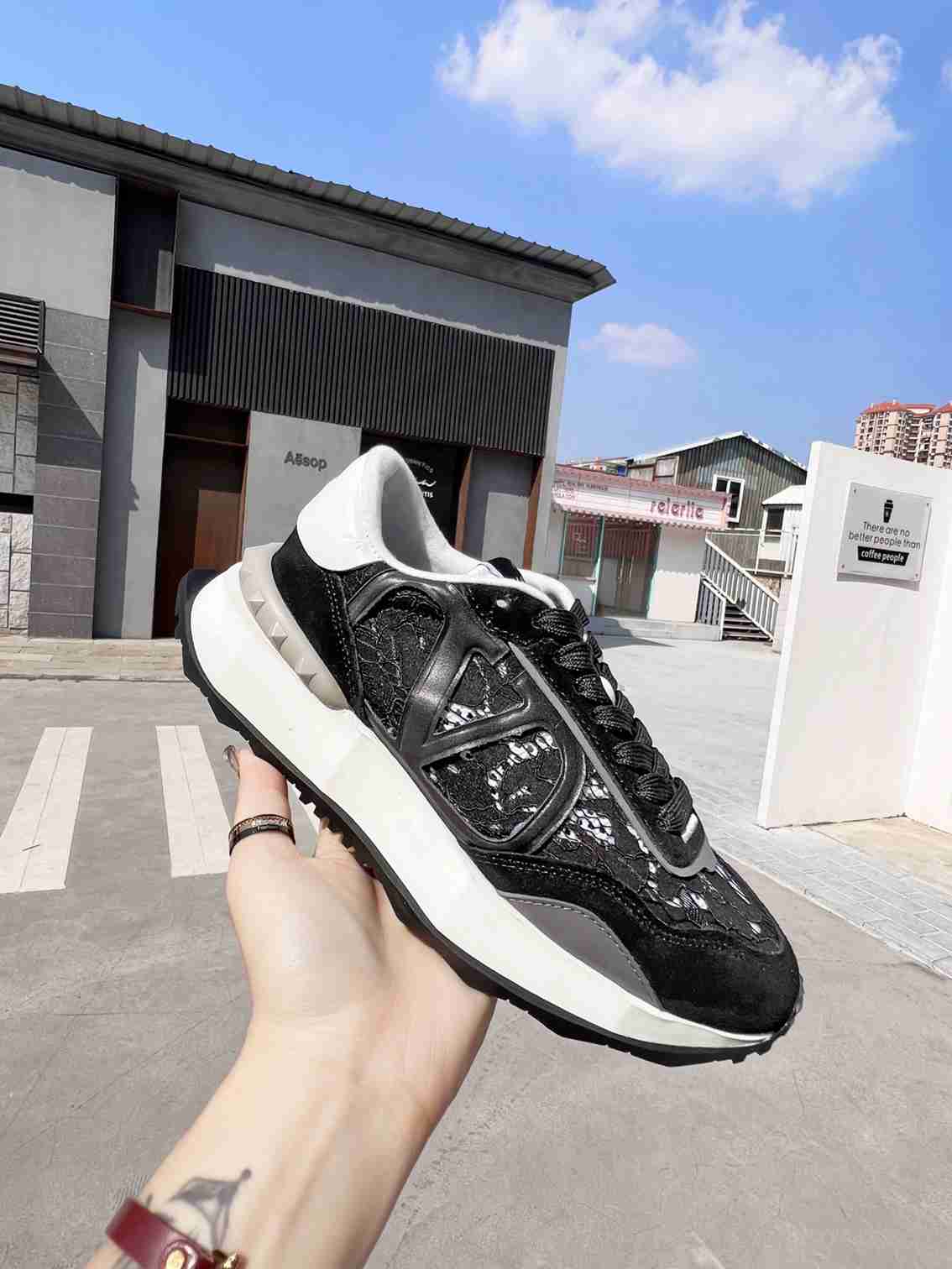 Top Quality Valentino Garvani Sneakers - cnluxepick