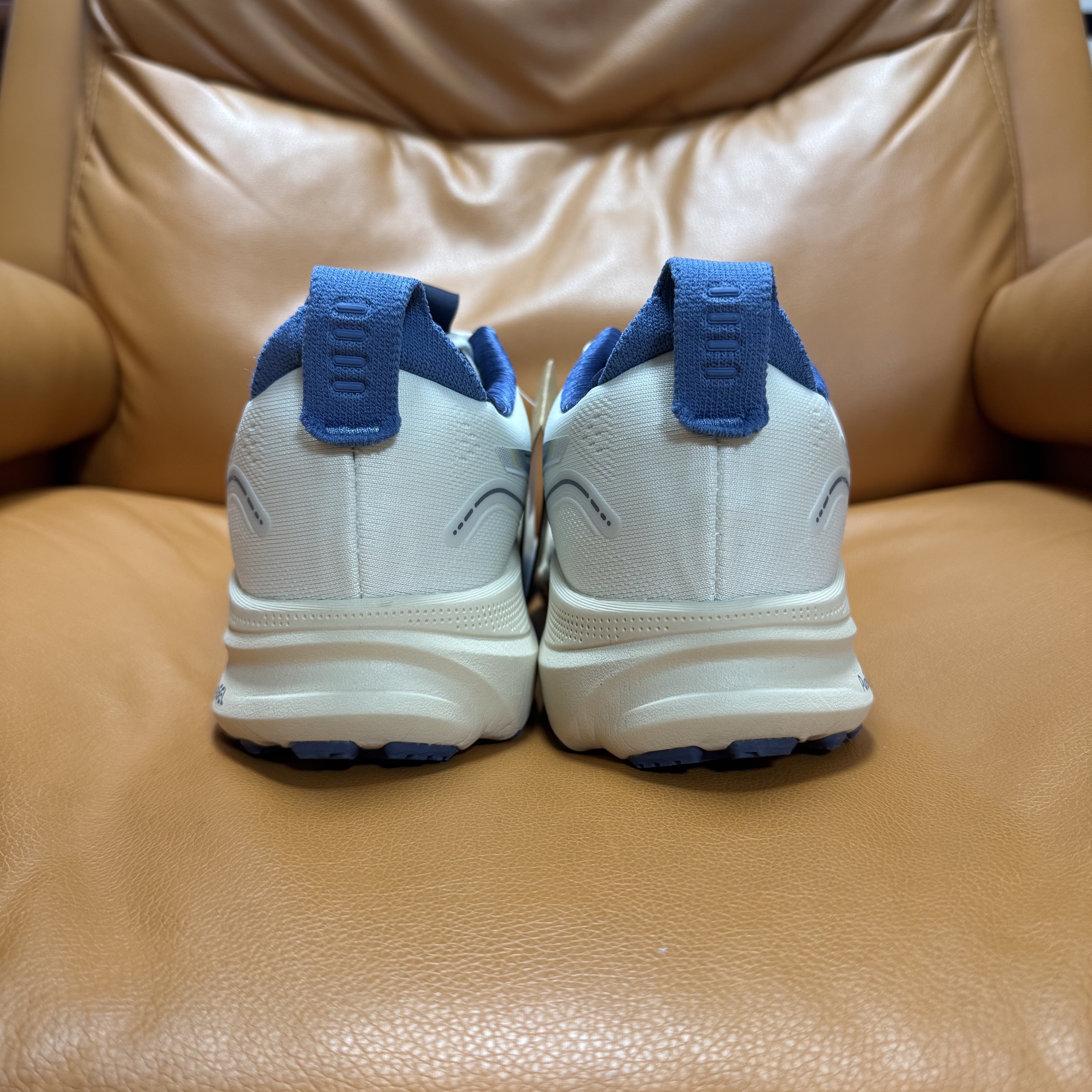 ASICS GEL-KAYANO 32 Running Shoes White/Light Blue 1012B829-012