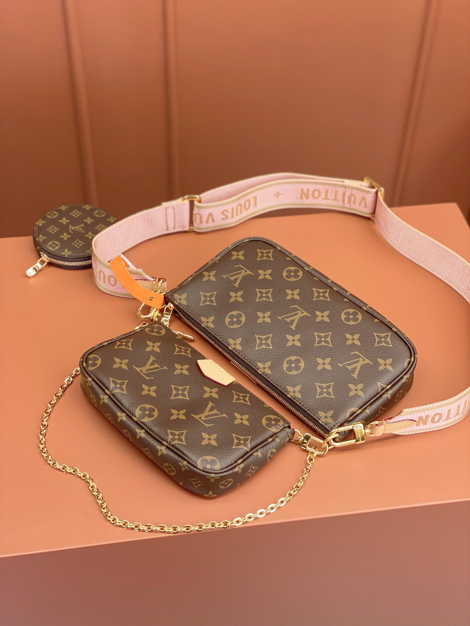 Louis Vuitton Multi Pochette Accessoires Pink 24Cm M44840