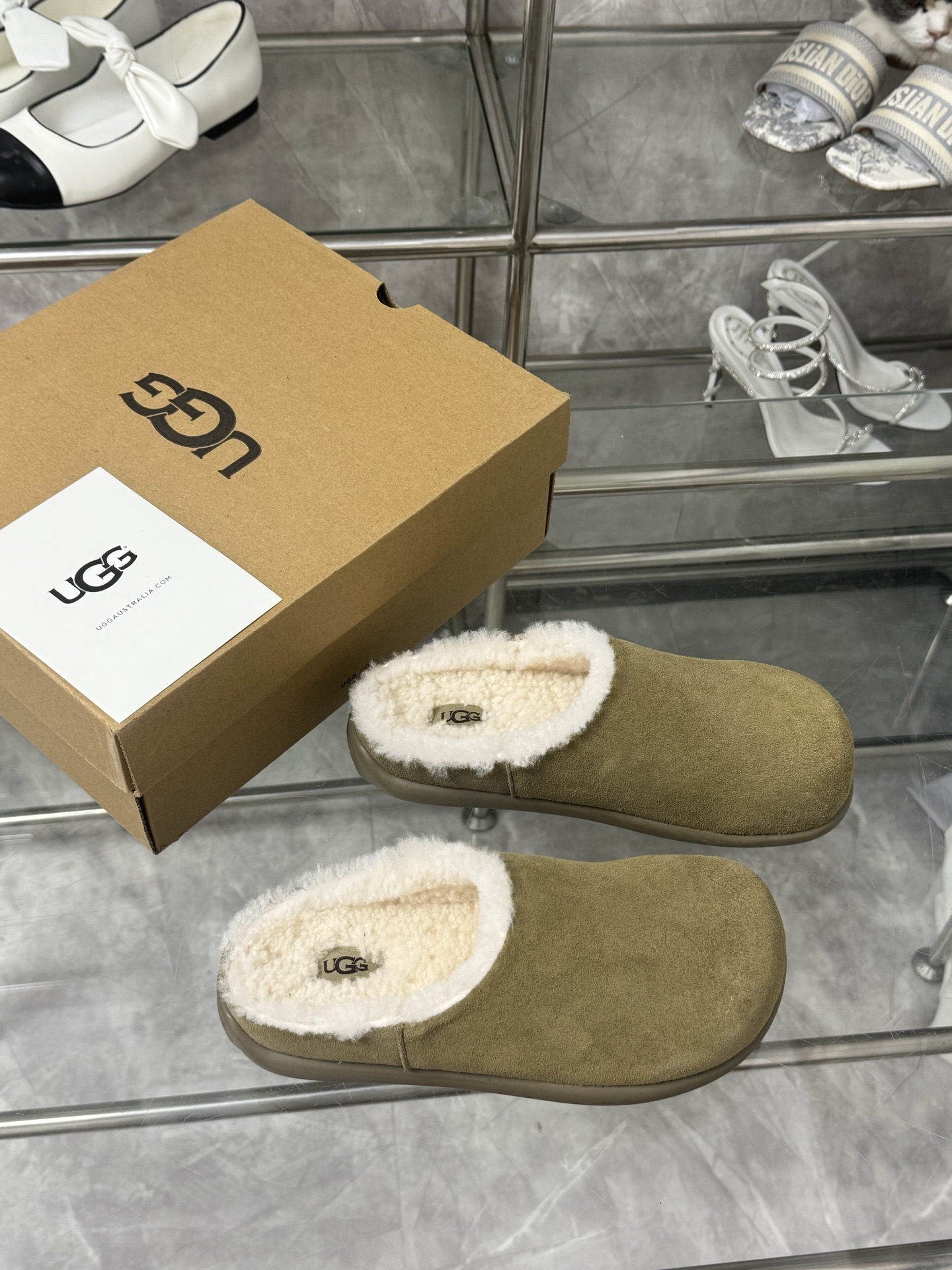 UGG antelope brown slippers - cnluxepick