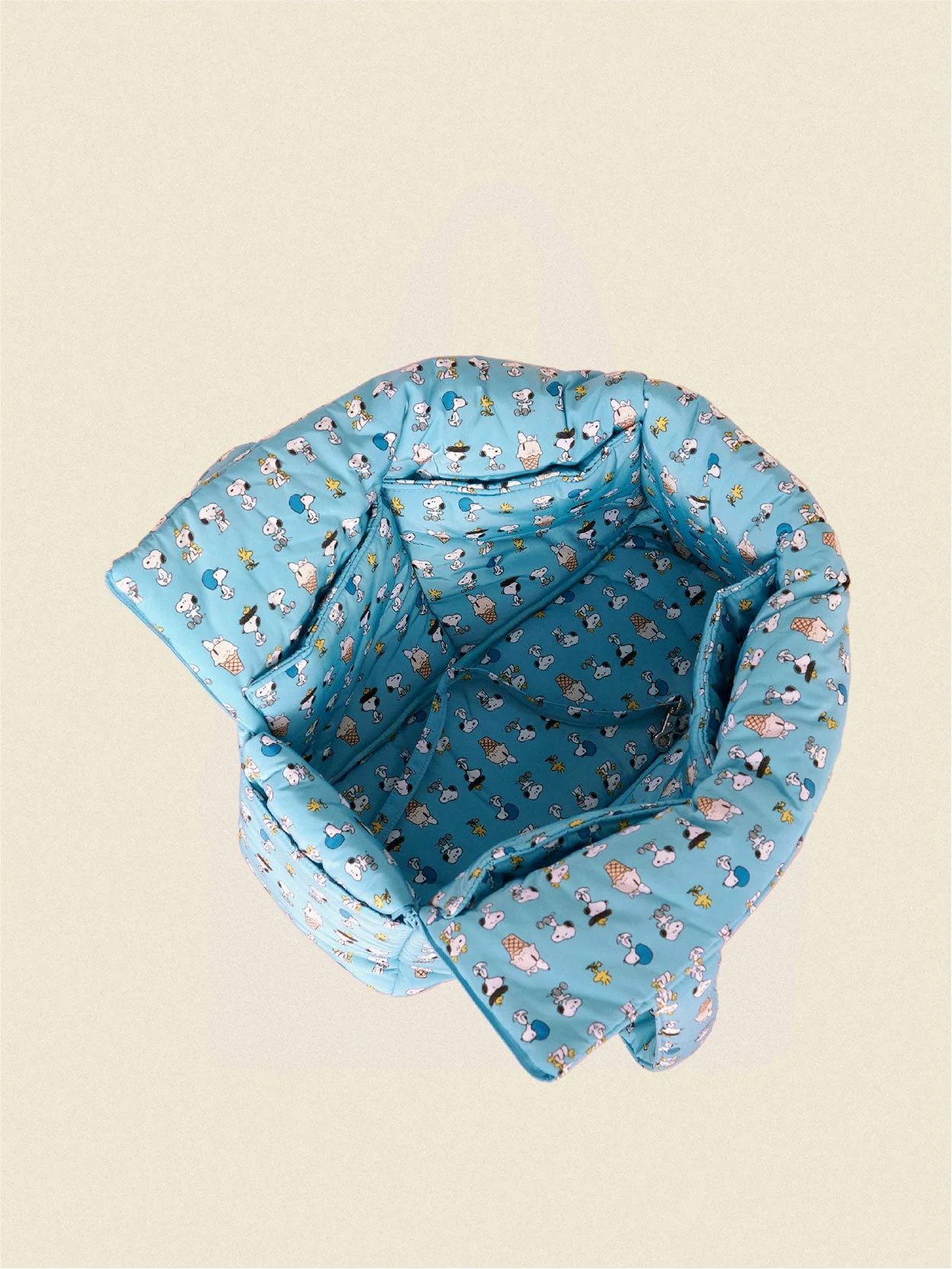 Snoopy Chillin Carrier - PEANUTS