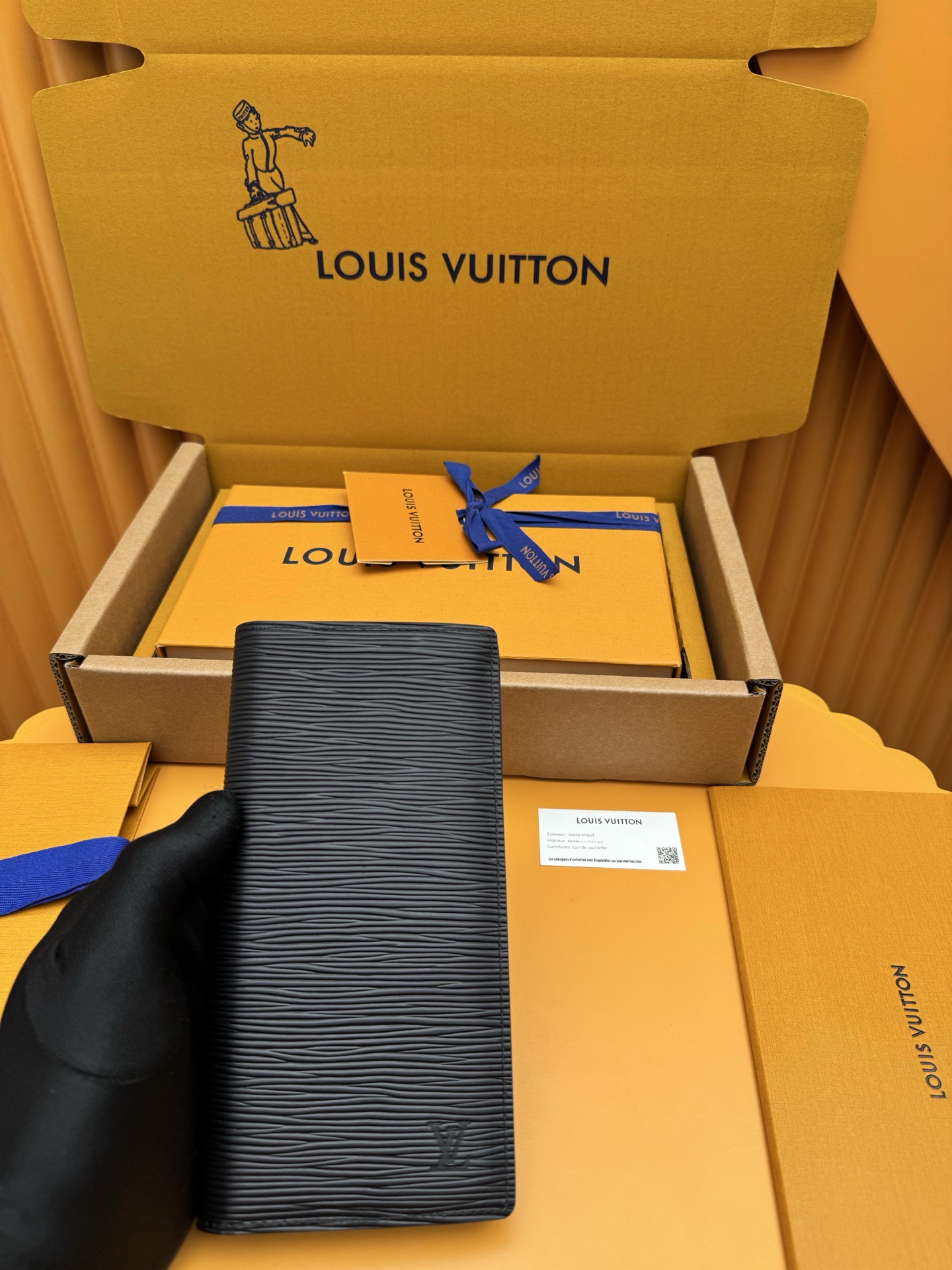 LV Wallet M60622