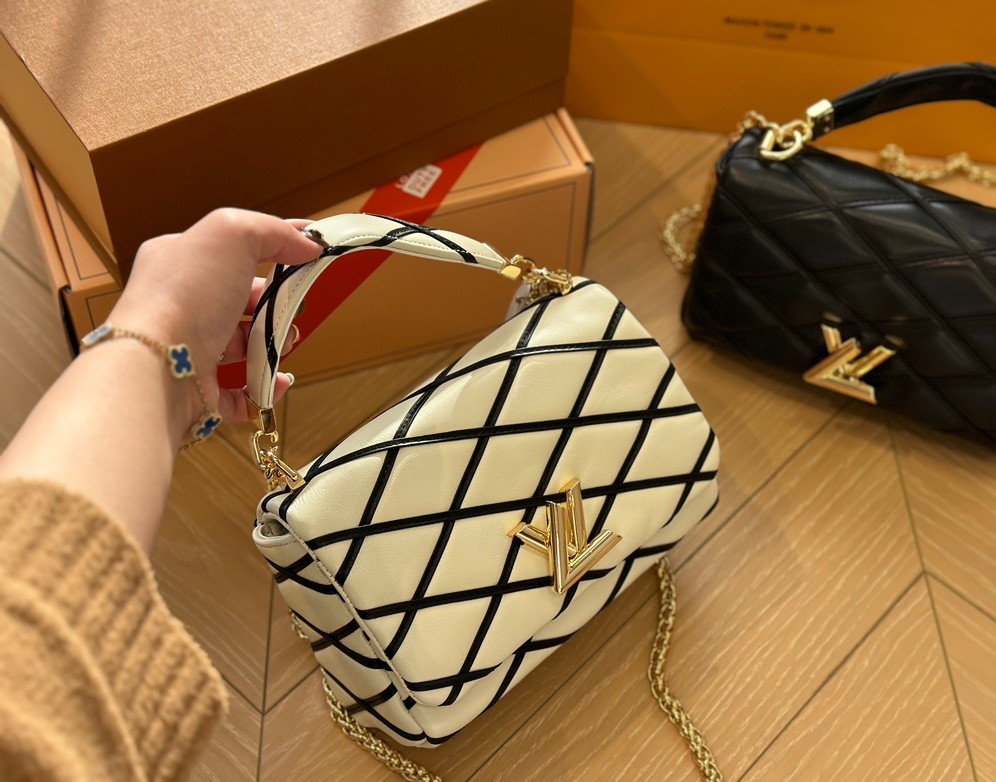 Louis Vuitton Go 14 Mm White Black 22Cm M22890