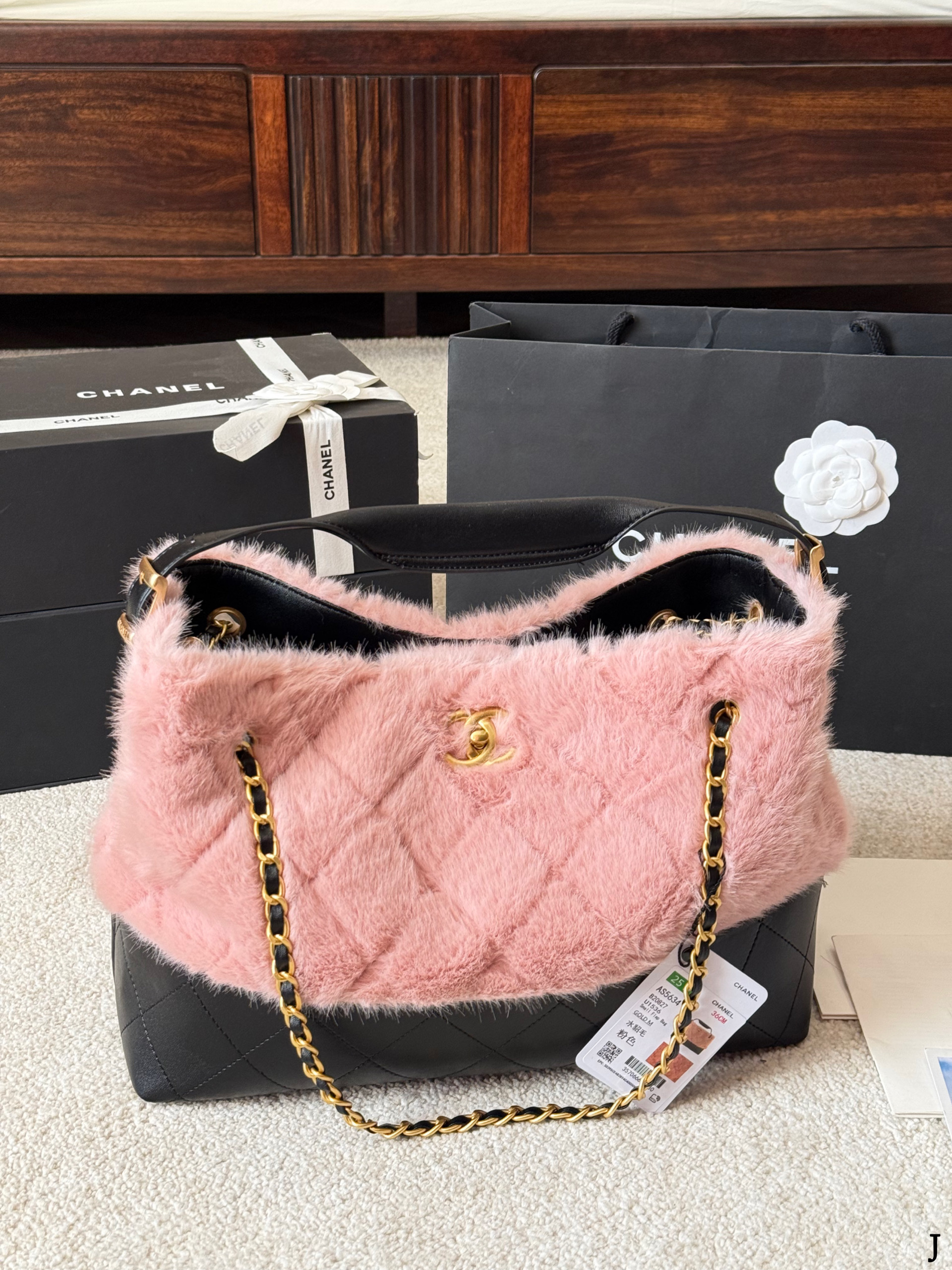 Chanel quilted bucket bag - cnluxepick
