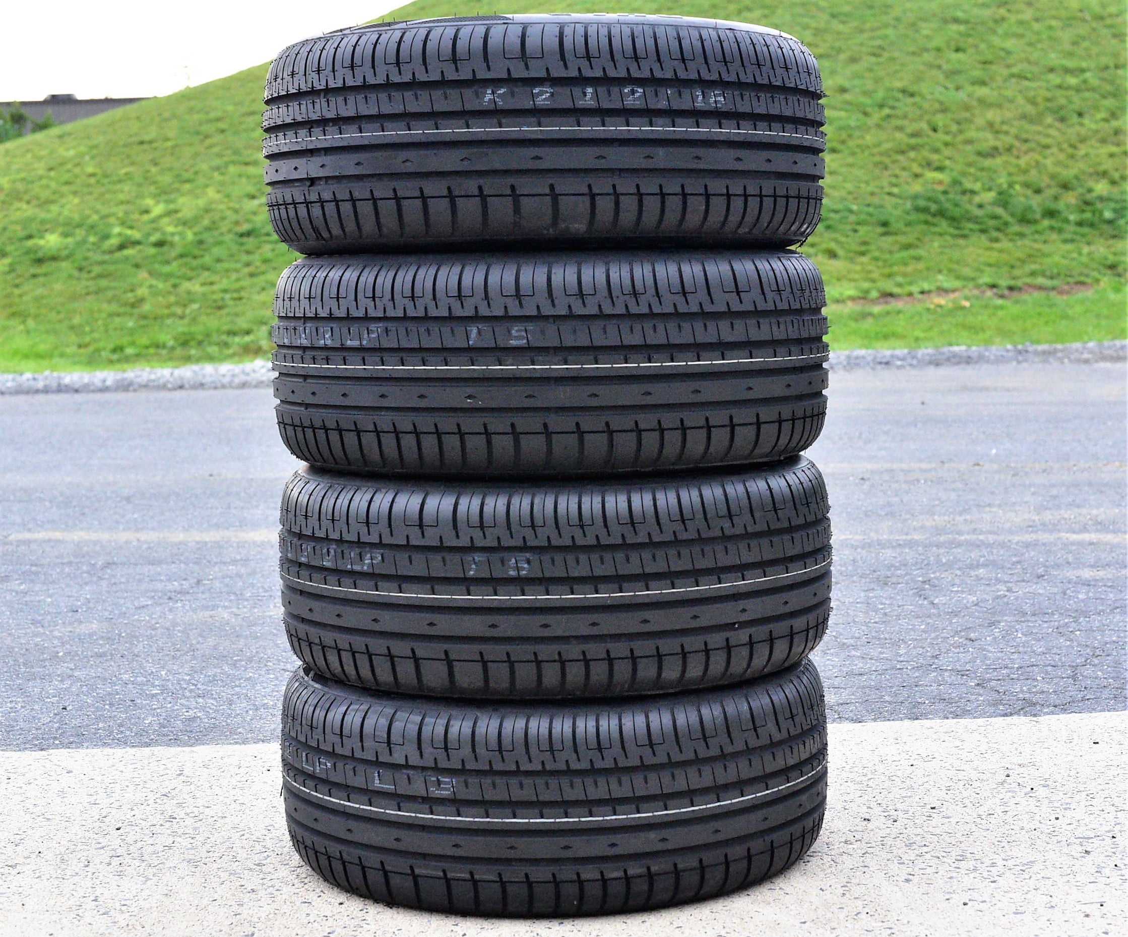 A set of 4 (four 225/40R20 101W XL AS A/S performance tires