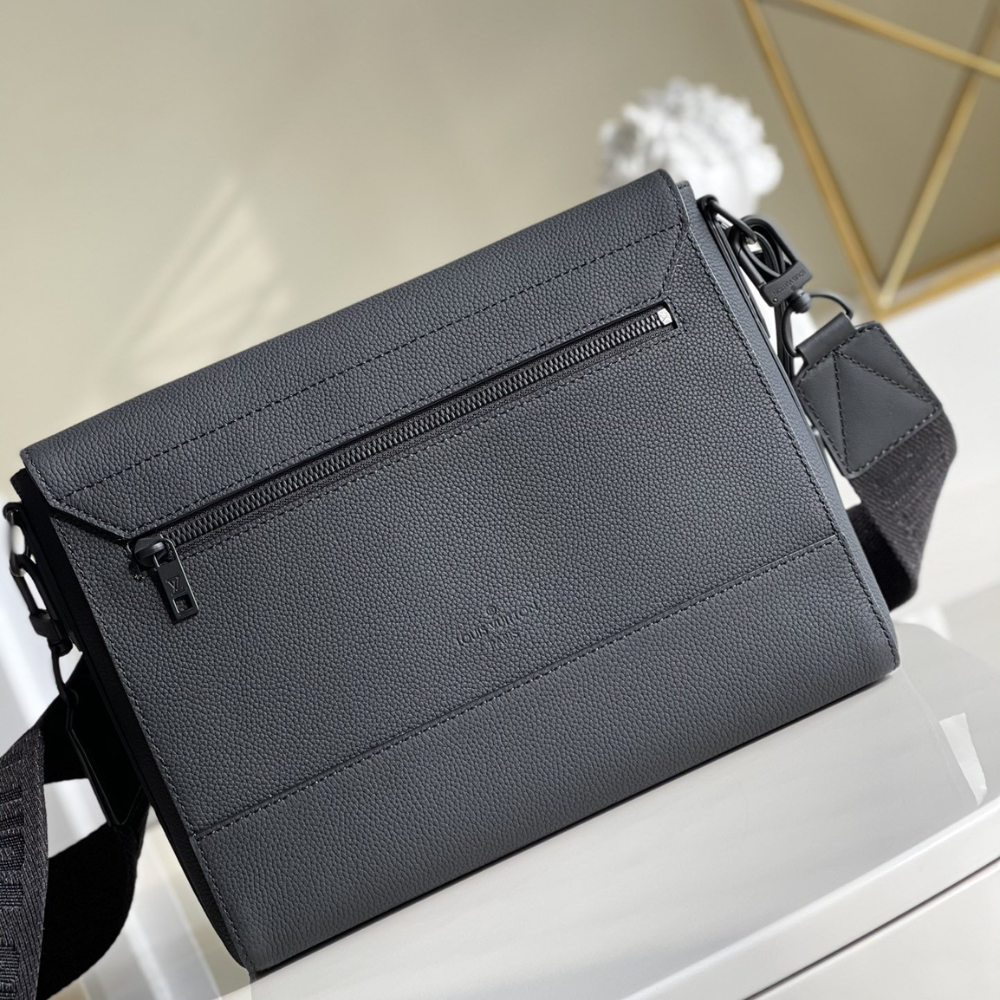 Louis Vuitton Messenger Grain Black 11 Inches M57080