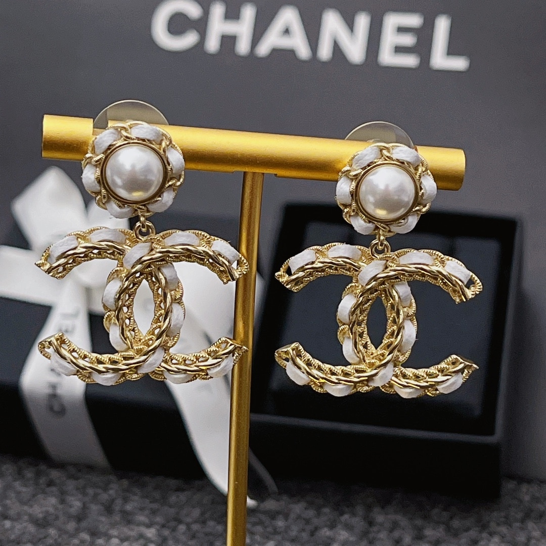 Chanel White Leather And Gold Metal Earrings