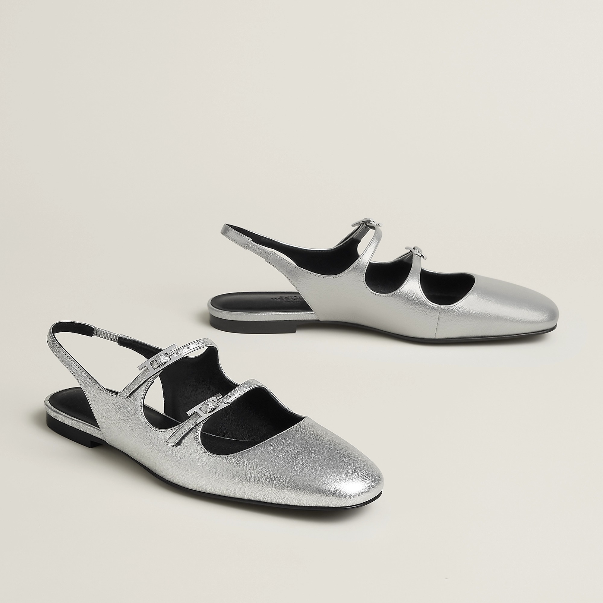 Flat shoes