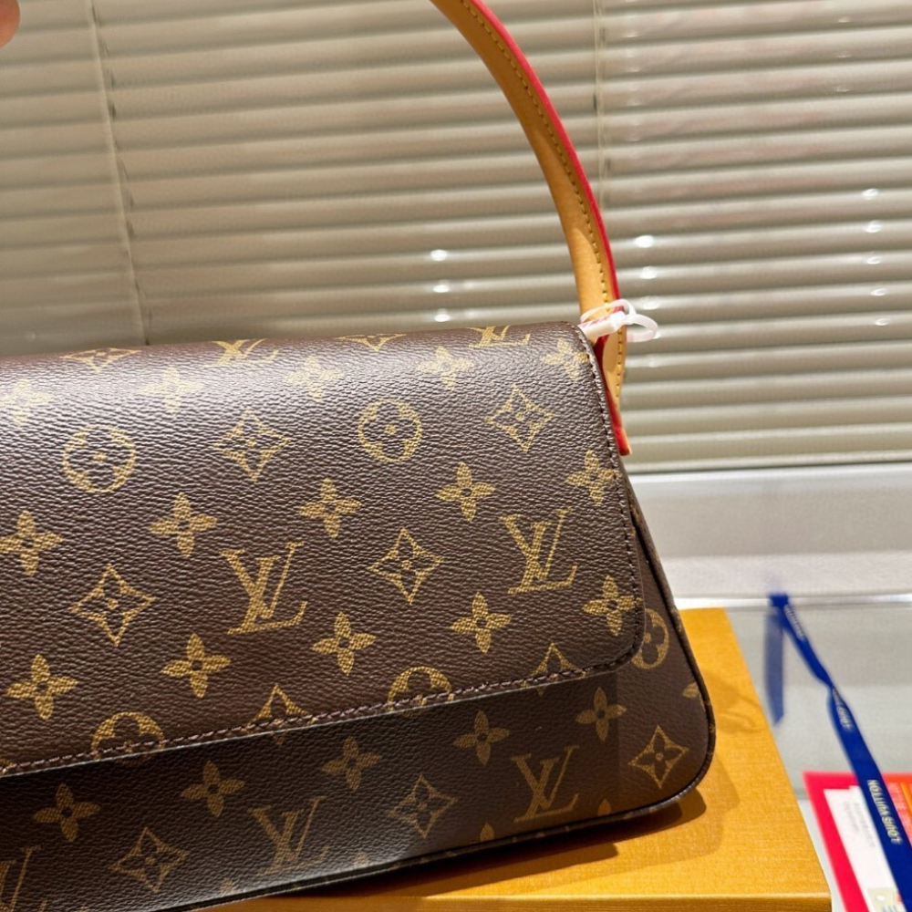 Louis Vuitton Looping Pm Monogram 11.8 Inches